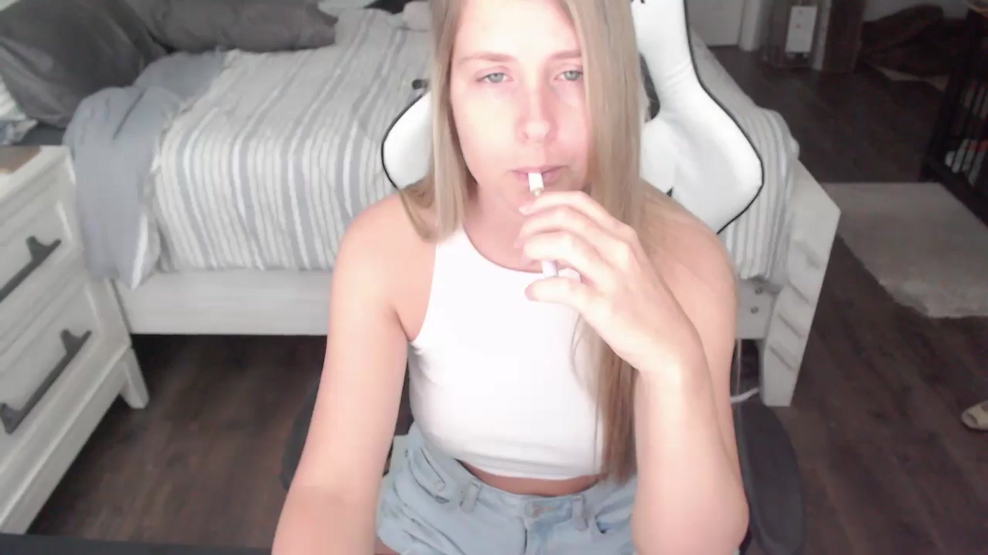Gallery image thumbnail from ZenZoey's myfreecams stream on, 06/13/2025, 17:41 image 7 of 20