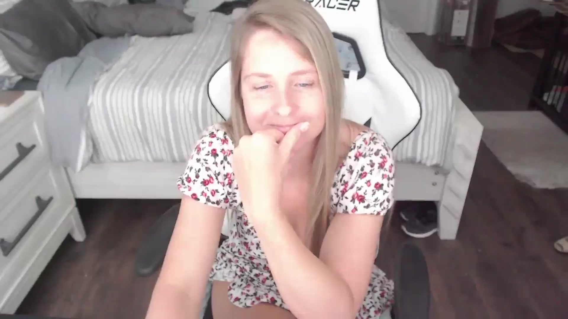 Gallery image thumbnail from ZenZoey's myfreecams stream on, 06/13/2025, 18:58 image 12 of 20