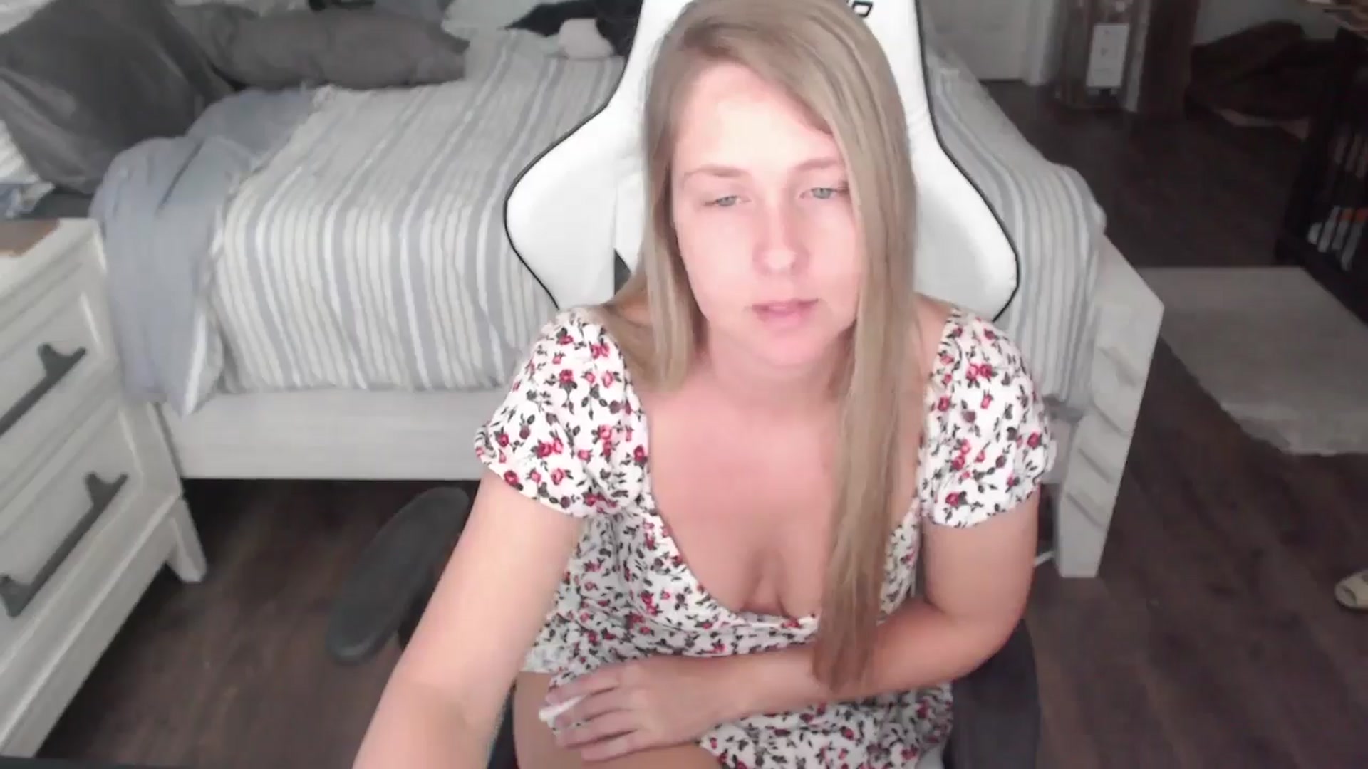 Gallery image thumbnail from ZenZoey's myfreecams stream on, 06/13/2025, 18:58 image 13 of 20
