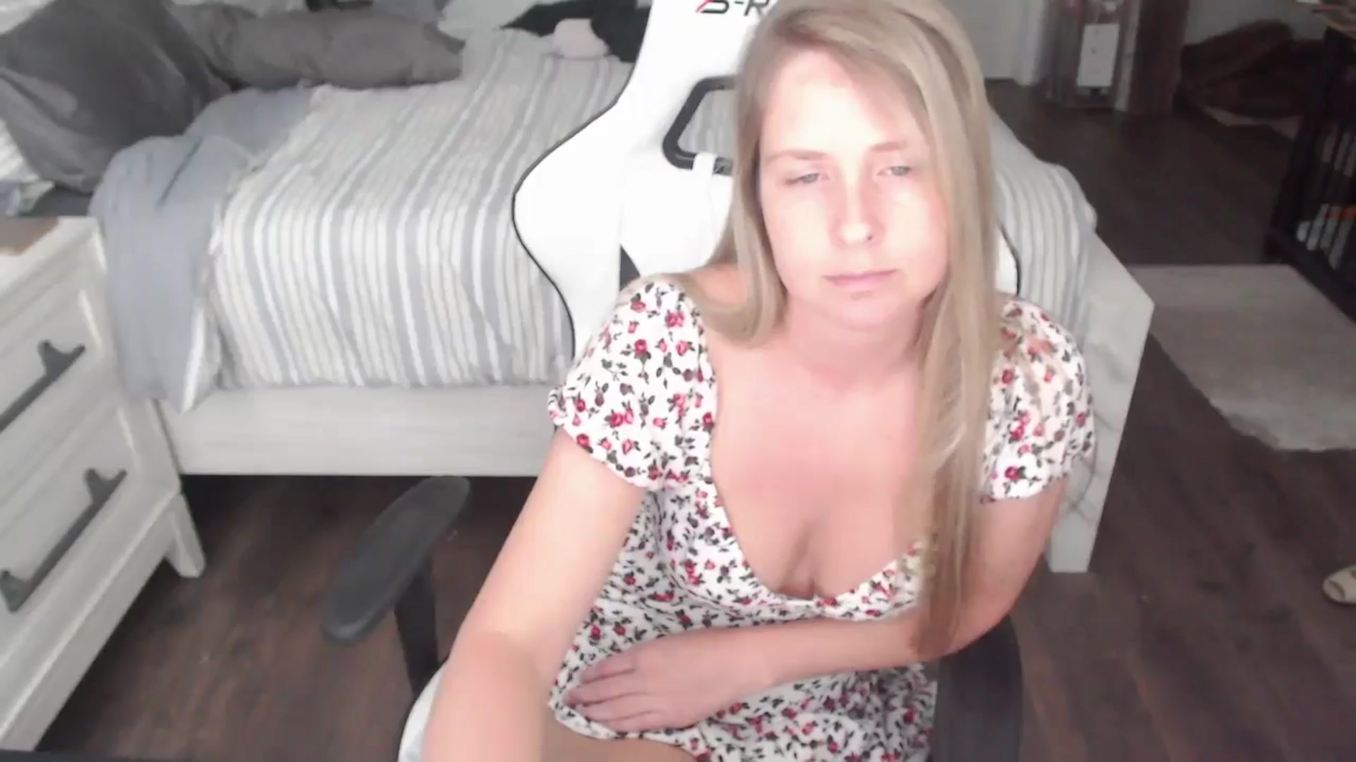 Gallery image thumbnail from ZenZoey's myfreecams stream on, 06/13/2025, 18:58 image 5 of 20