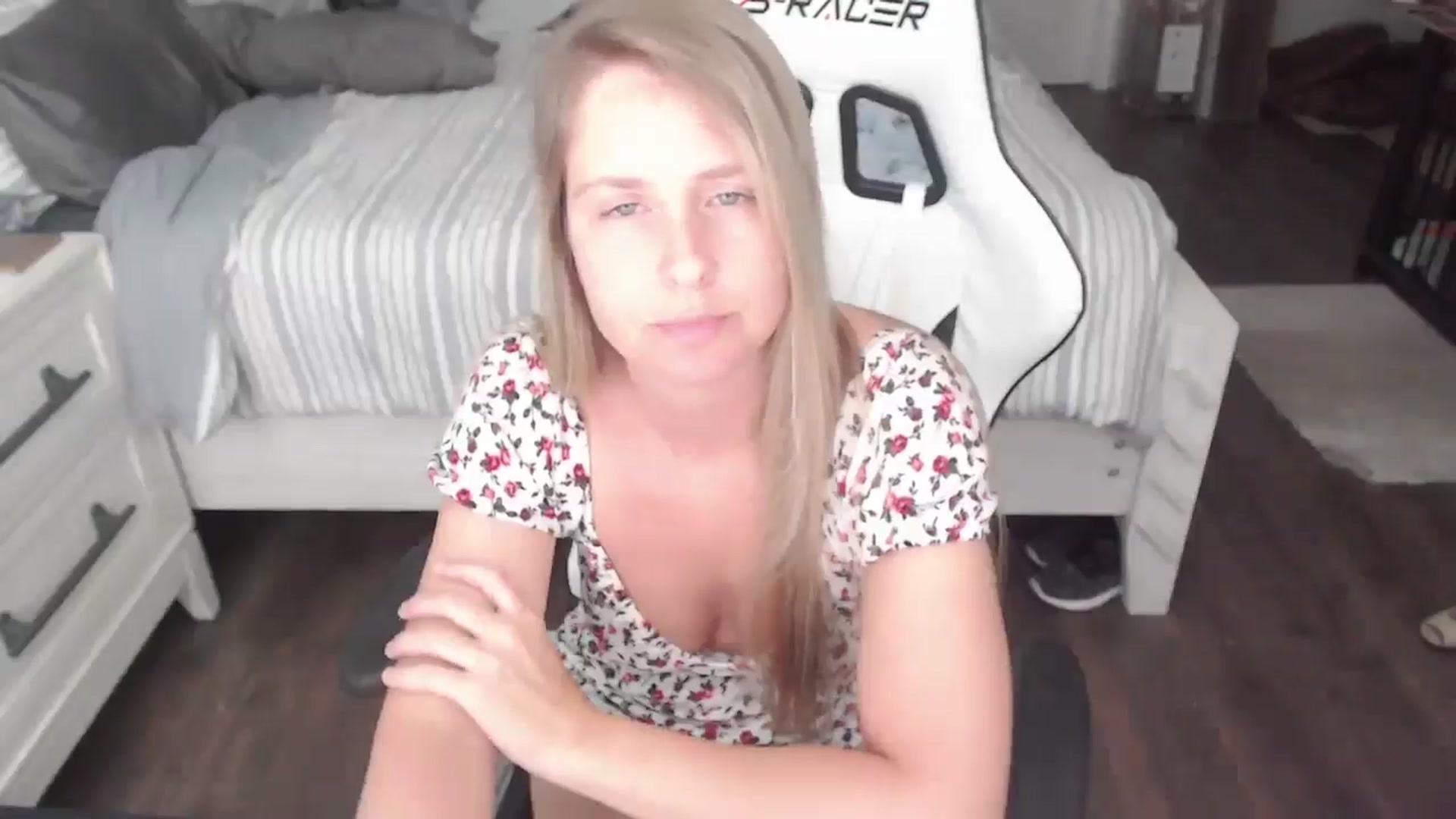 Gallery image thumbnail from ZenZoey's myfreecams stream on, 06/13/2025, 18:58 image 6 of 20
