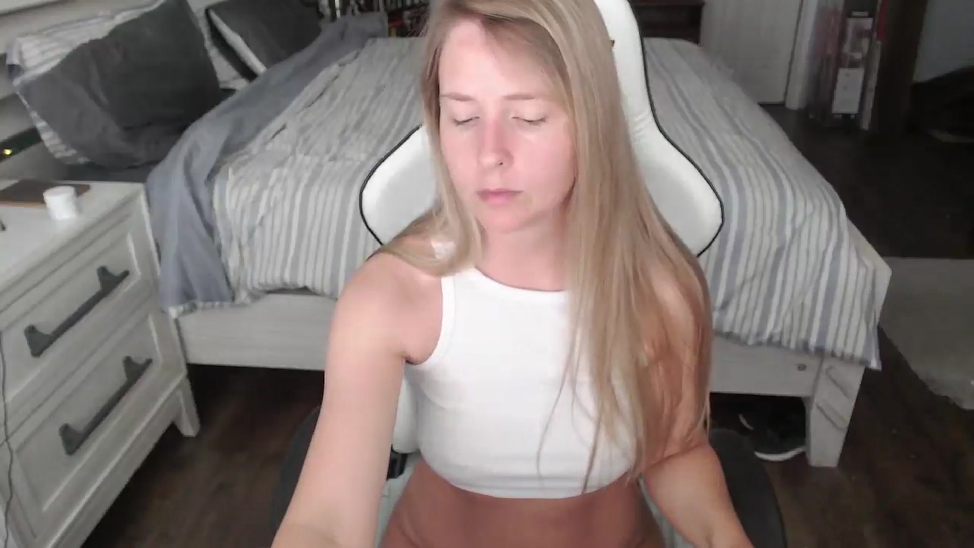 Gallery image thumbnail from ZenZoey's myfreecams stream on, 06/17/2025, 16:09 image 3 of 20