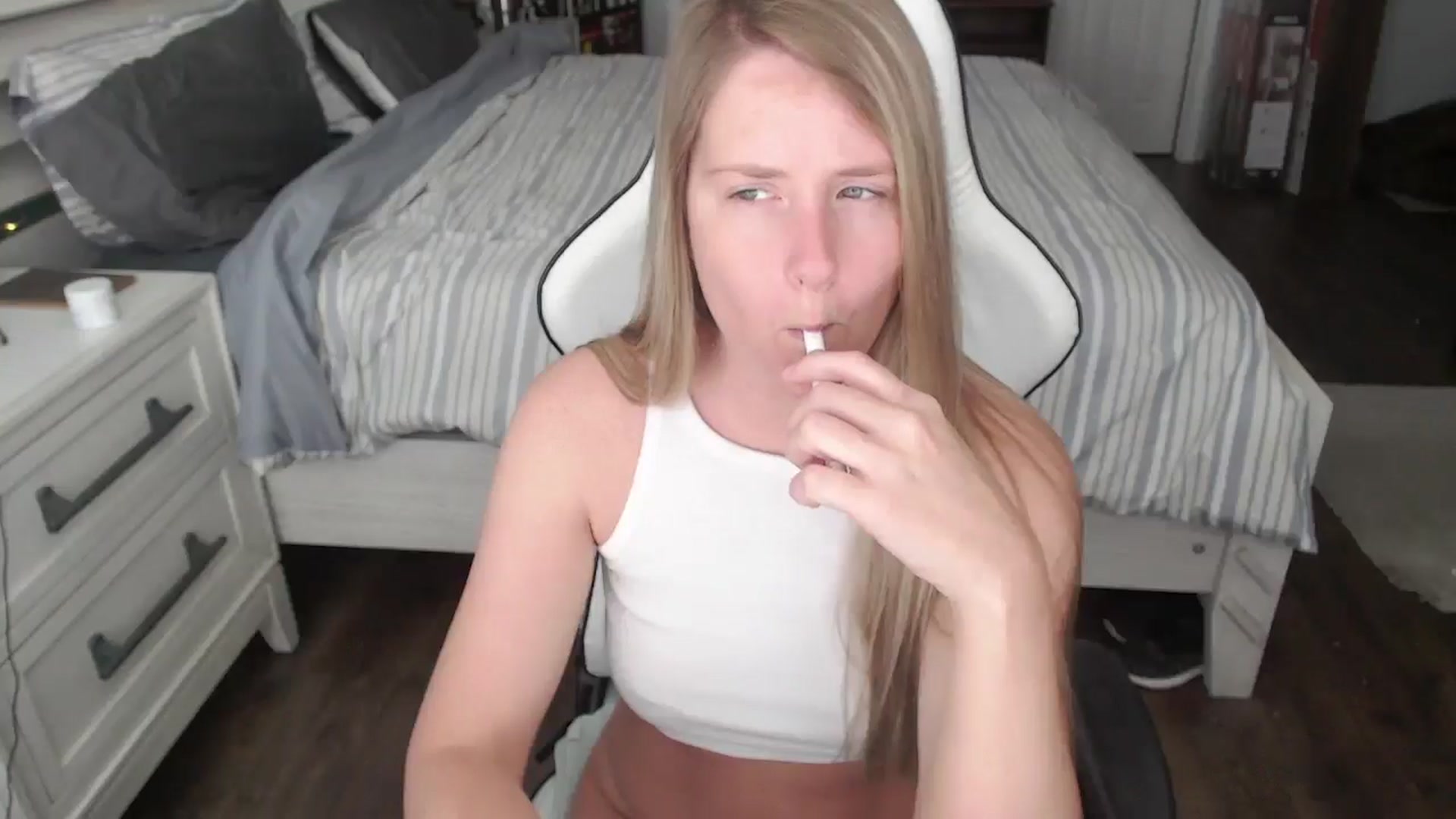 Gallery image thumbnail from ZenZoey's myfreecams stream on, 06/17/2025, 16:09 image 2 of 20