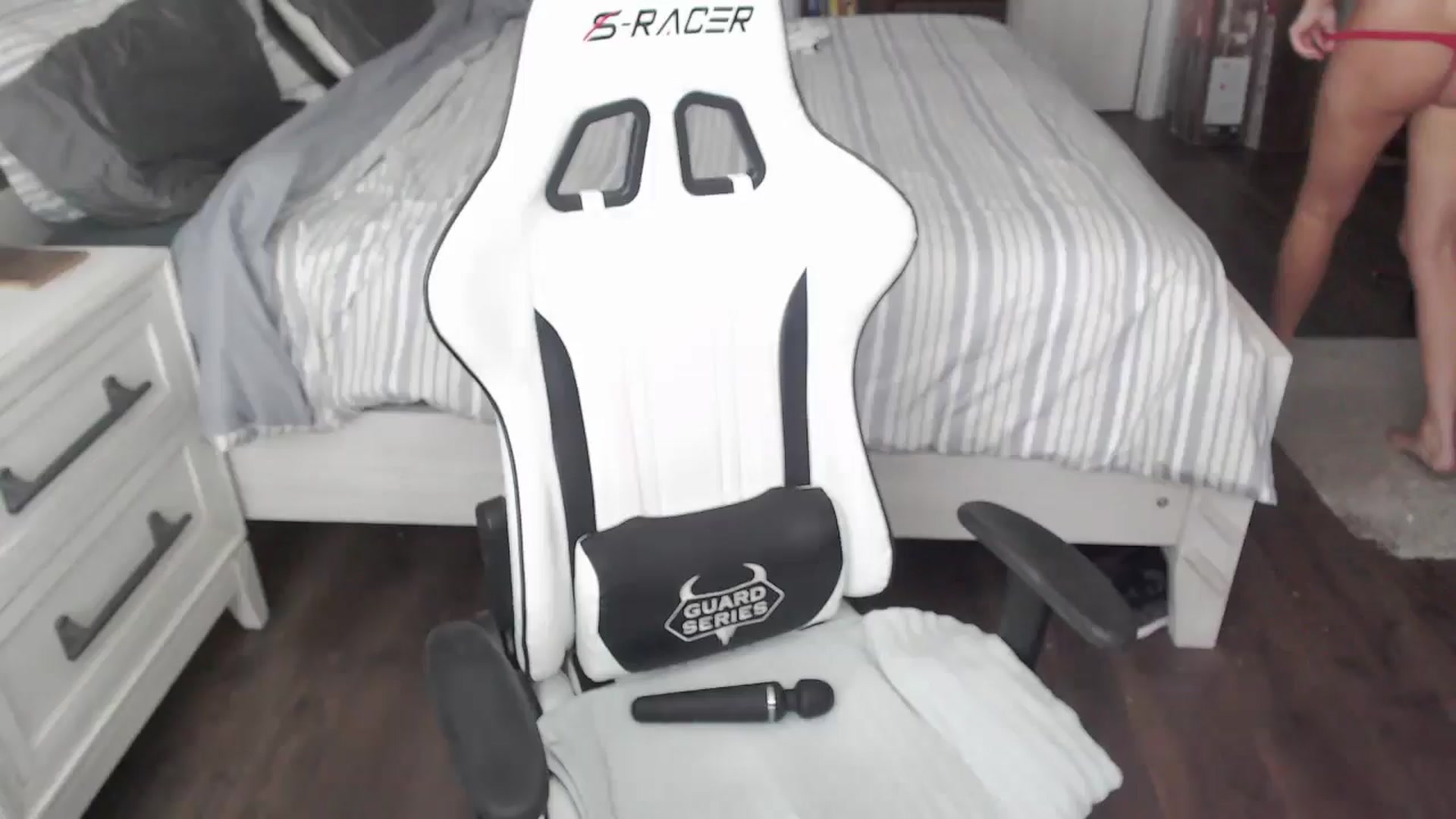Gallery image thumbnail from ZenZoey's myfreecams stream on, 06/17/2025, 16:49 image 1 of 20