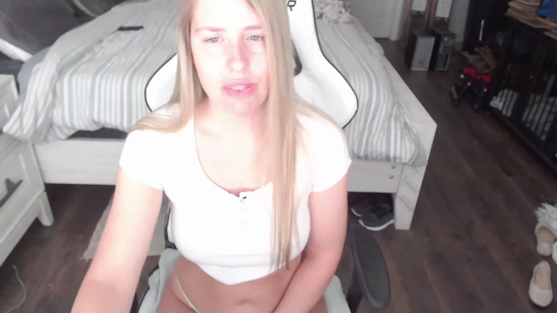 Gallery image thumbnail from ZenZoey's myfreecams stream on, 06/23/2025, 15:52 image 3 of 20