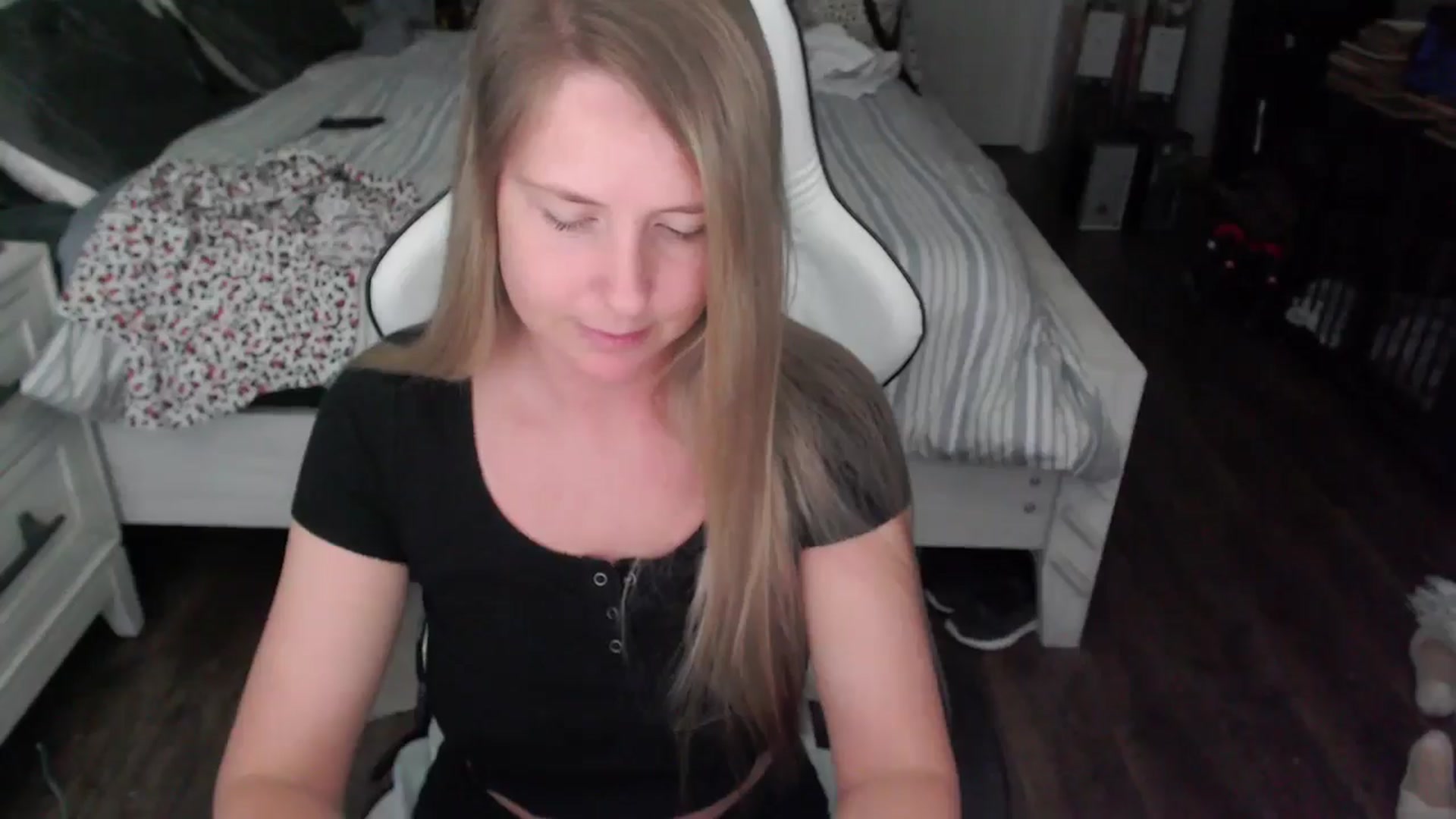 Gallery image thumbnail from ZenZoey's myfreecams stream on, 06/23/2025, 17:46 image 13 of 20