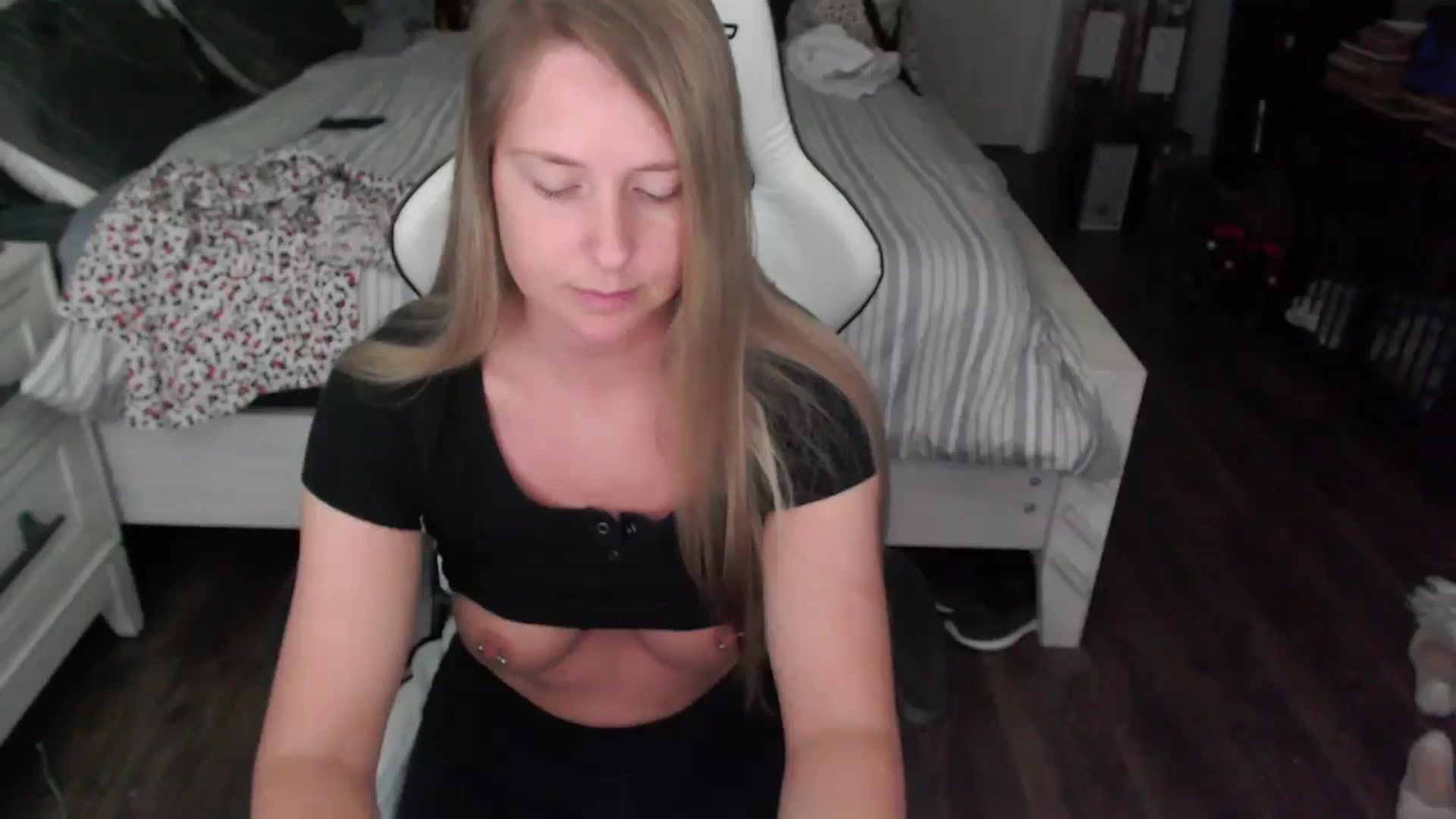 Gallery image thumbnail from ZenZoey's myfreecams stream on, 06/23/2025, 17:46 image 14 of 20