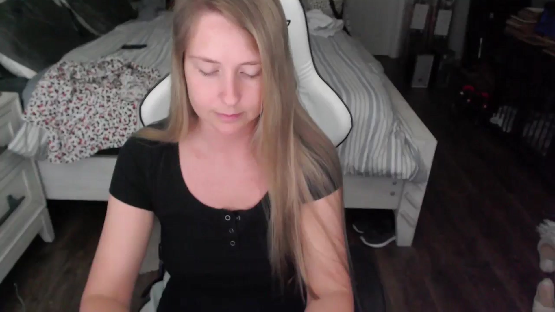Gallery image thumbnail from ZenZoey's myfreecams stream on, 06/23/2025, 17:46 image 11 of 20
