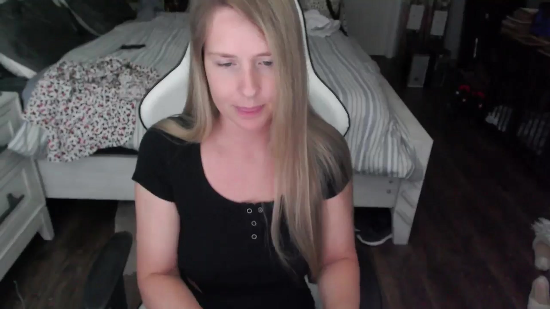 Gallery image thumbnail from ZenZoey's myfreecams stream on, 06/23/2025, 17:46 image 12 of 20