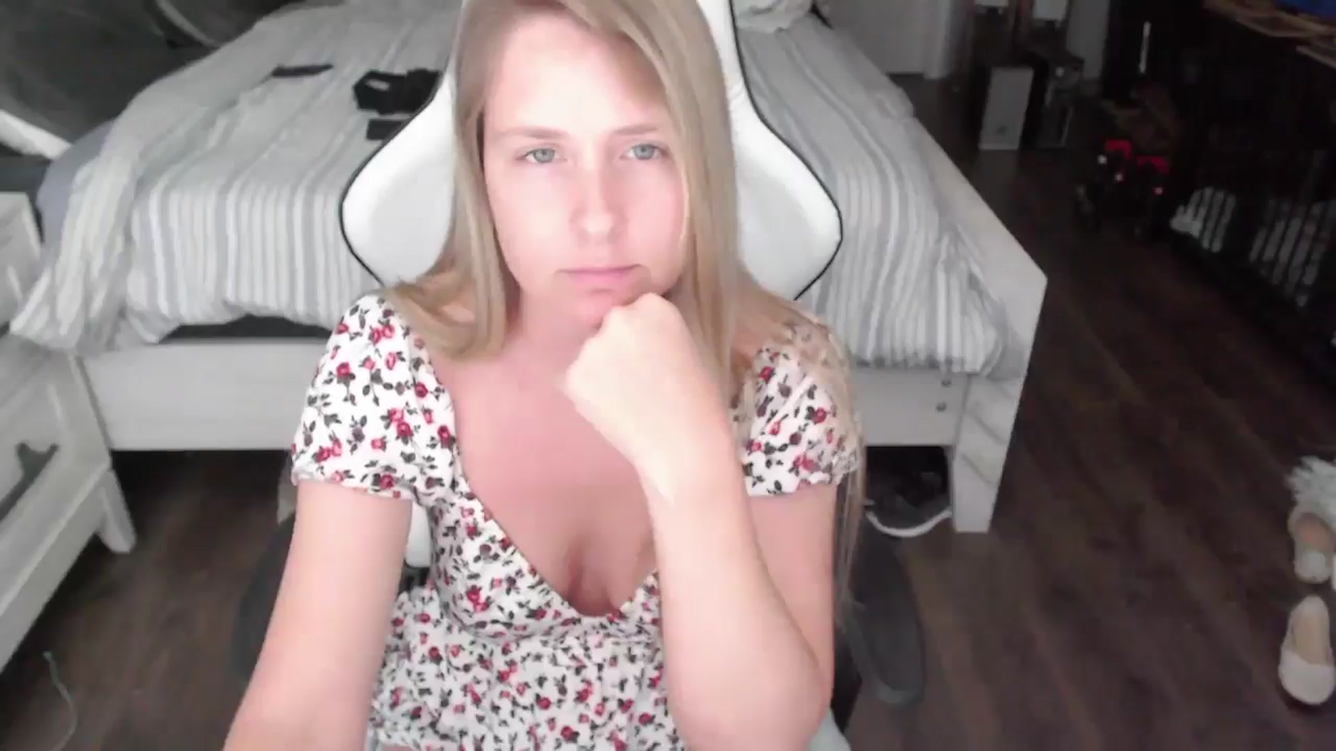 Gallery image thumbnail from ZenZoey's myfreecams stream on, 06/23/2025, 19:00 image 18 of 20