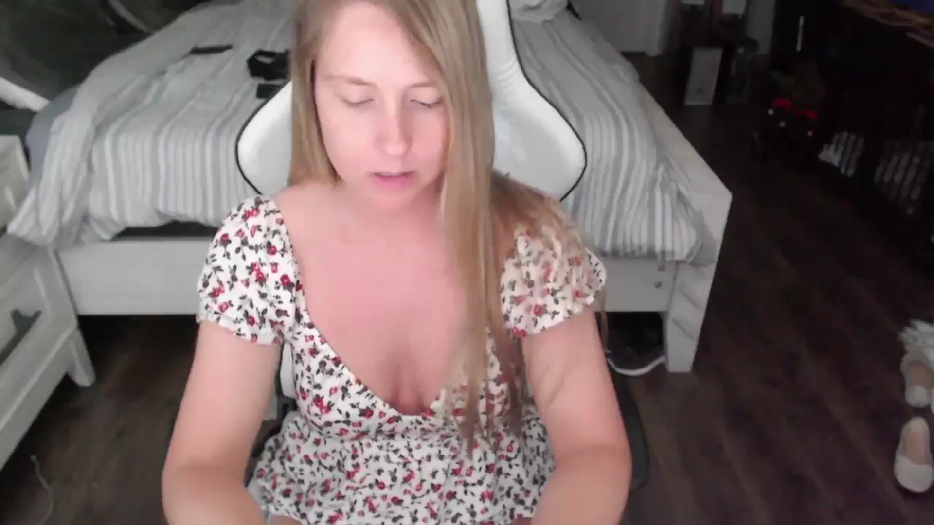 Gallery image thumbnail from ZenZoey's myfreecams stream on, 06/23/2025, 19:00 image 6 of 20