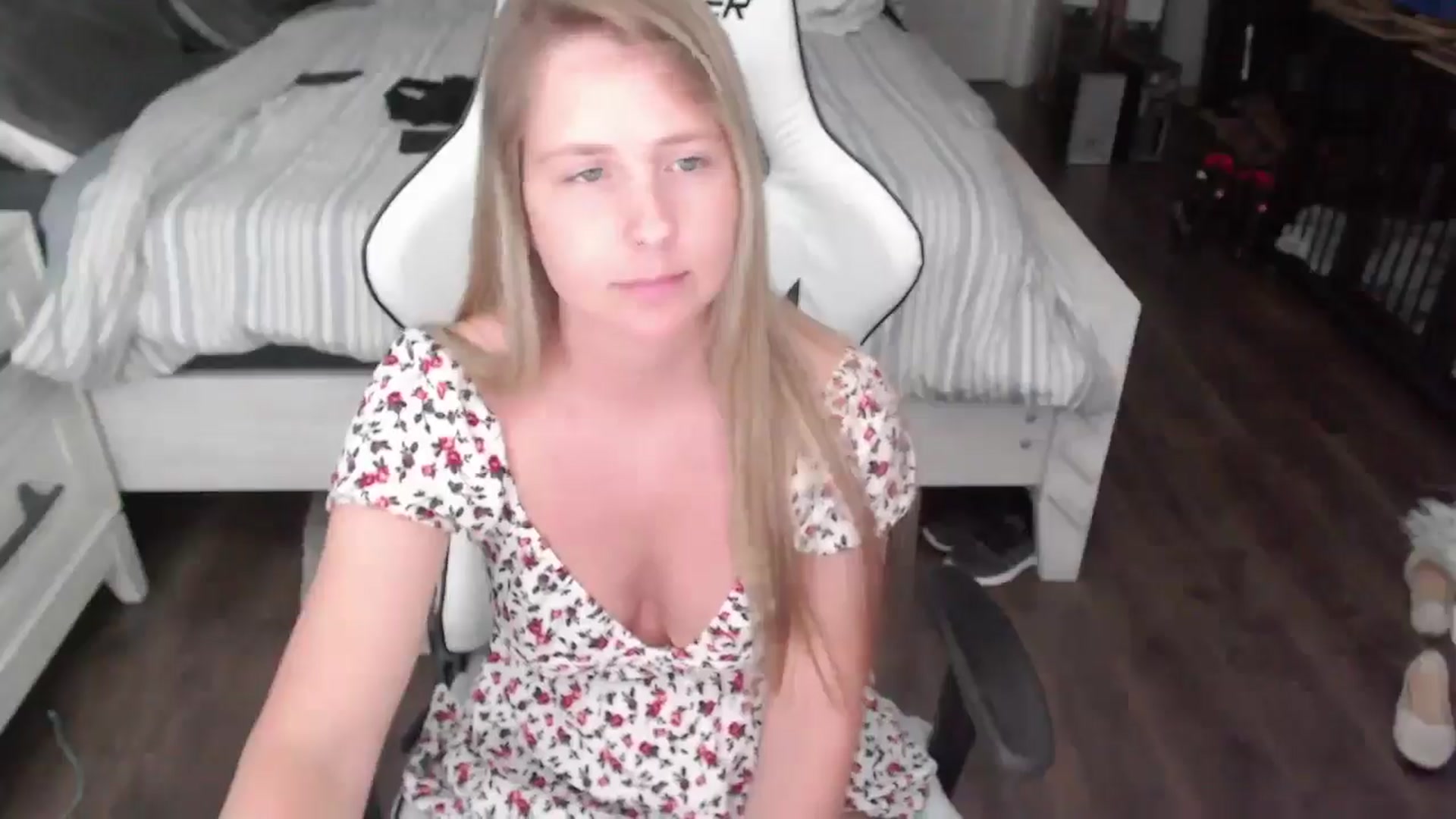 Gallery image thumbnail from ZenZoey's myfreecams stream on, 06/23/2025, 19:00 image 20 of 20
