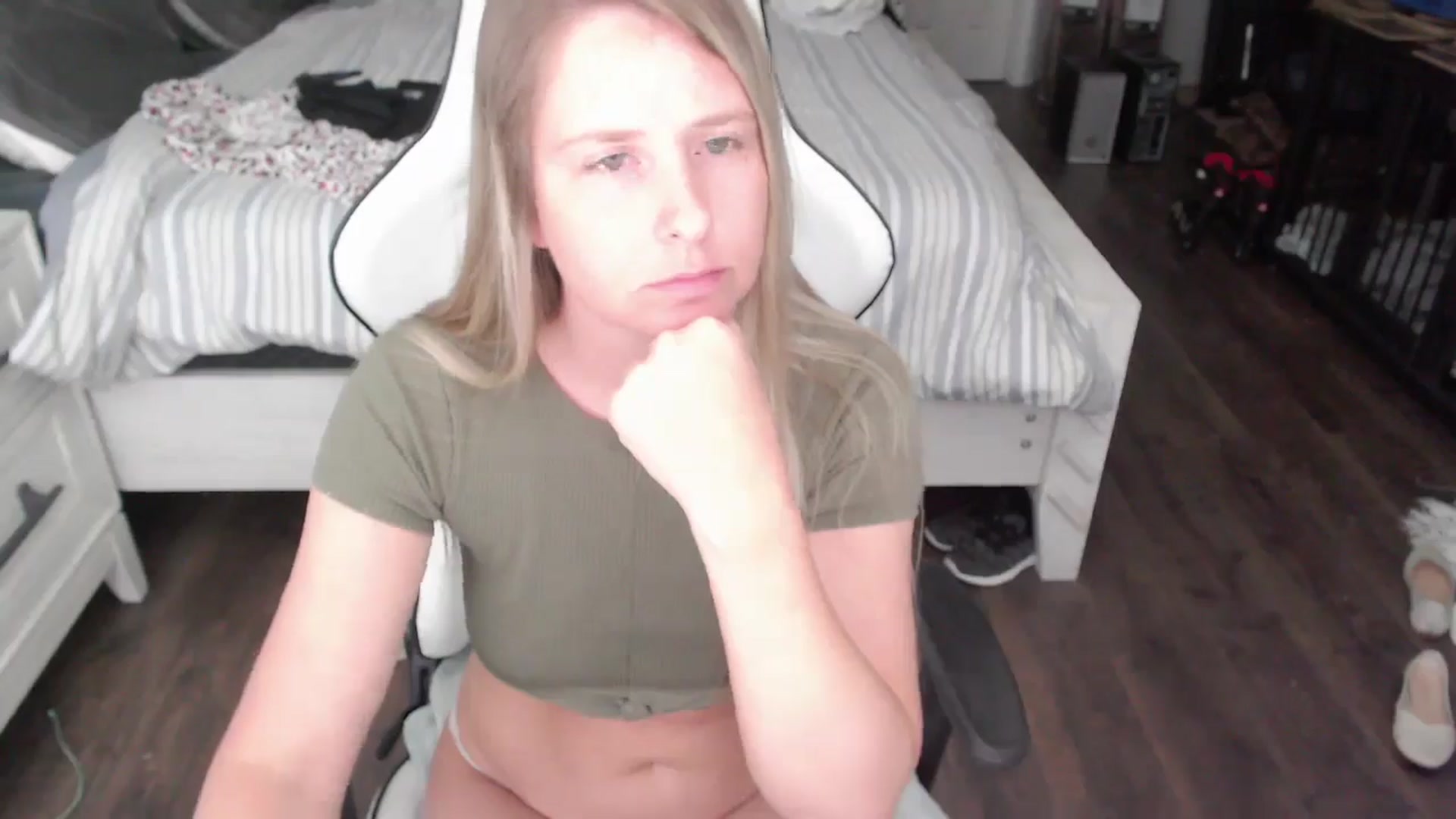 Gallery image thumbnail from ZenZoey's myfreecams stream on, 06/23/2025, 19:22 image 19 of 20
