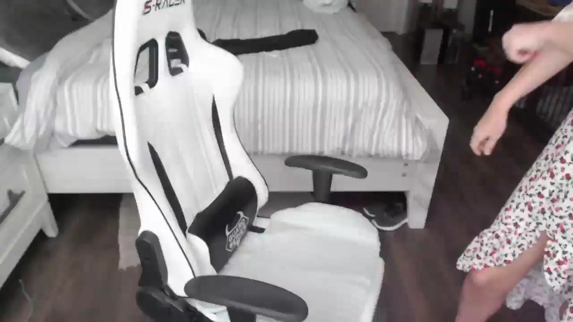 Gallery image thumbnail from ZenZoey's myfreecams stream on, 06/23/2025, 19:22 image 8 of 20