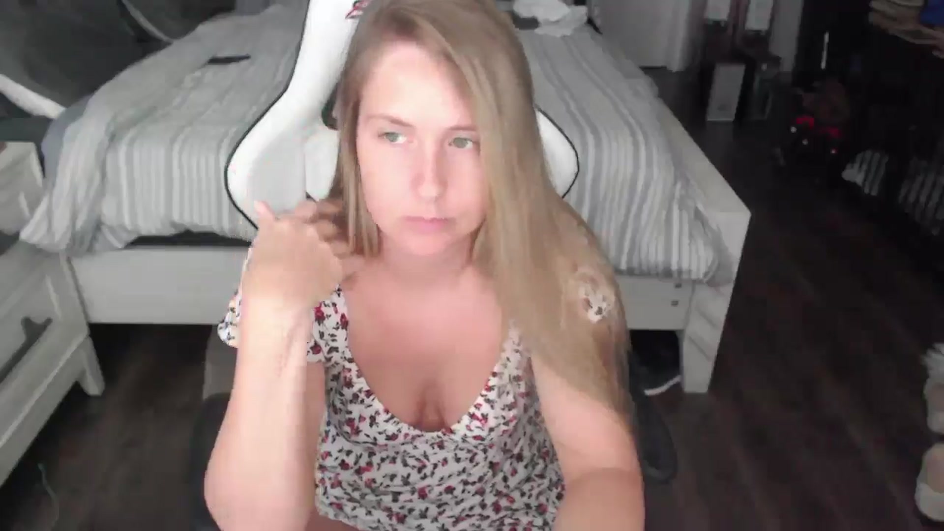 Gallery image thumbnail from ZenZoey's myfreecams stream on, 06/23/2025, 20:29 image 20 of 20