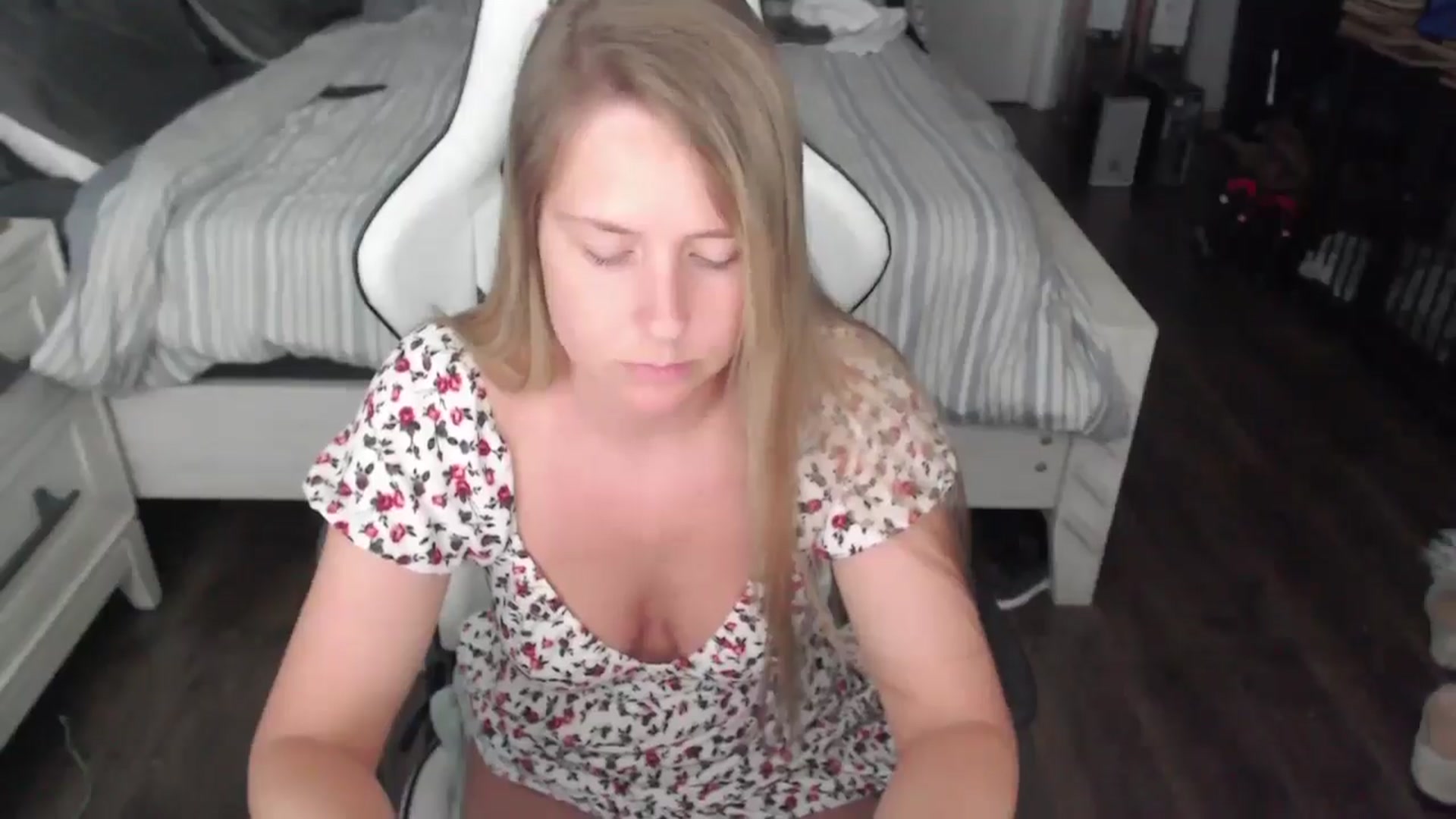 Gallery image thumbnail from ZenZoey's myfreecams stream on, 06/23/2025, 20:29 image 15 of 20