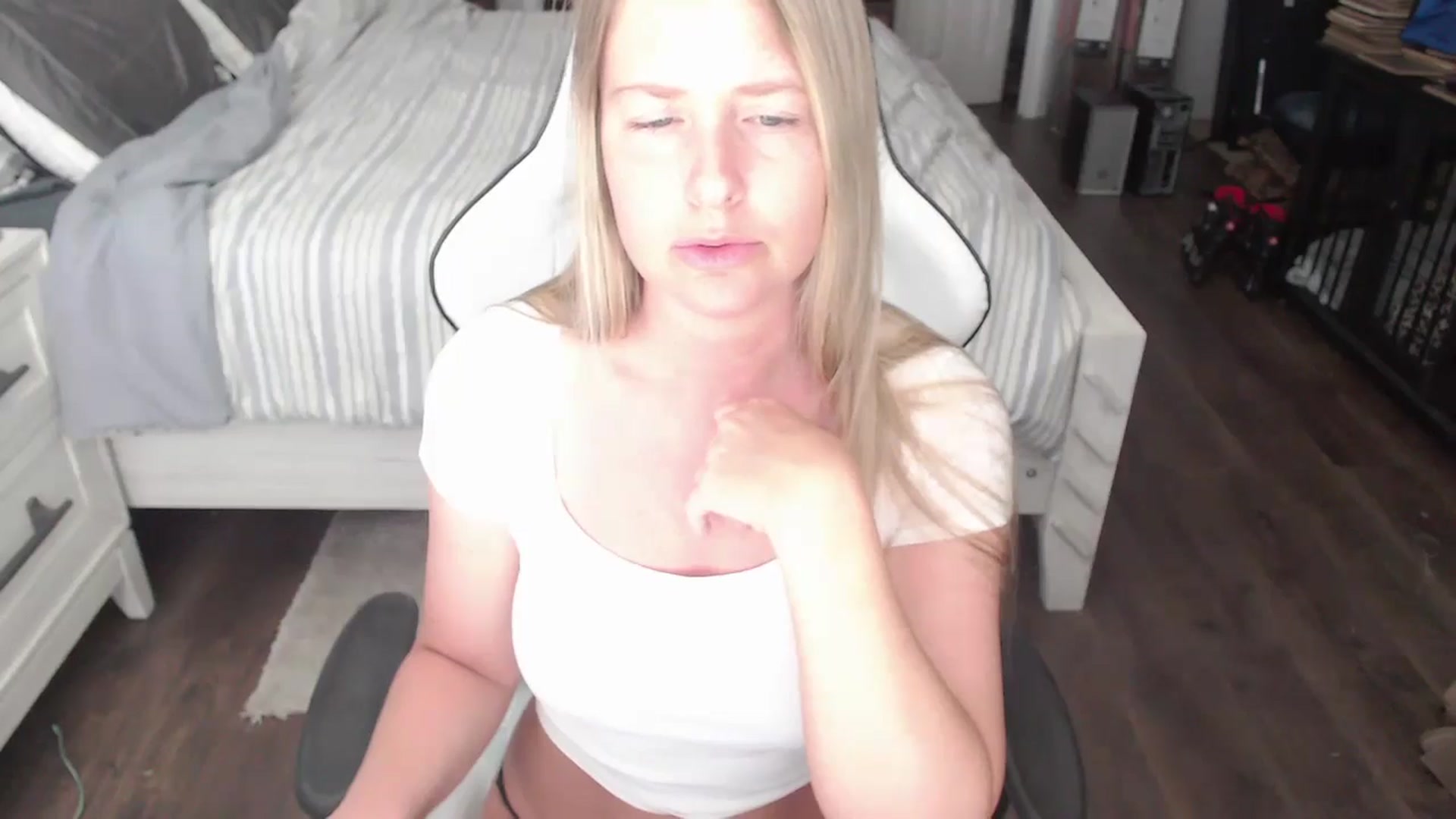 Gallery image thumbnail from ZenZoey's myfreecams stream on, 06/24/2025, 15:50 image 2 of 20