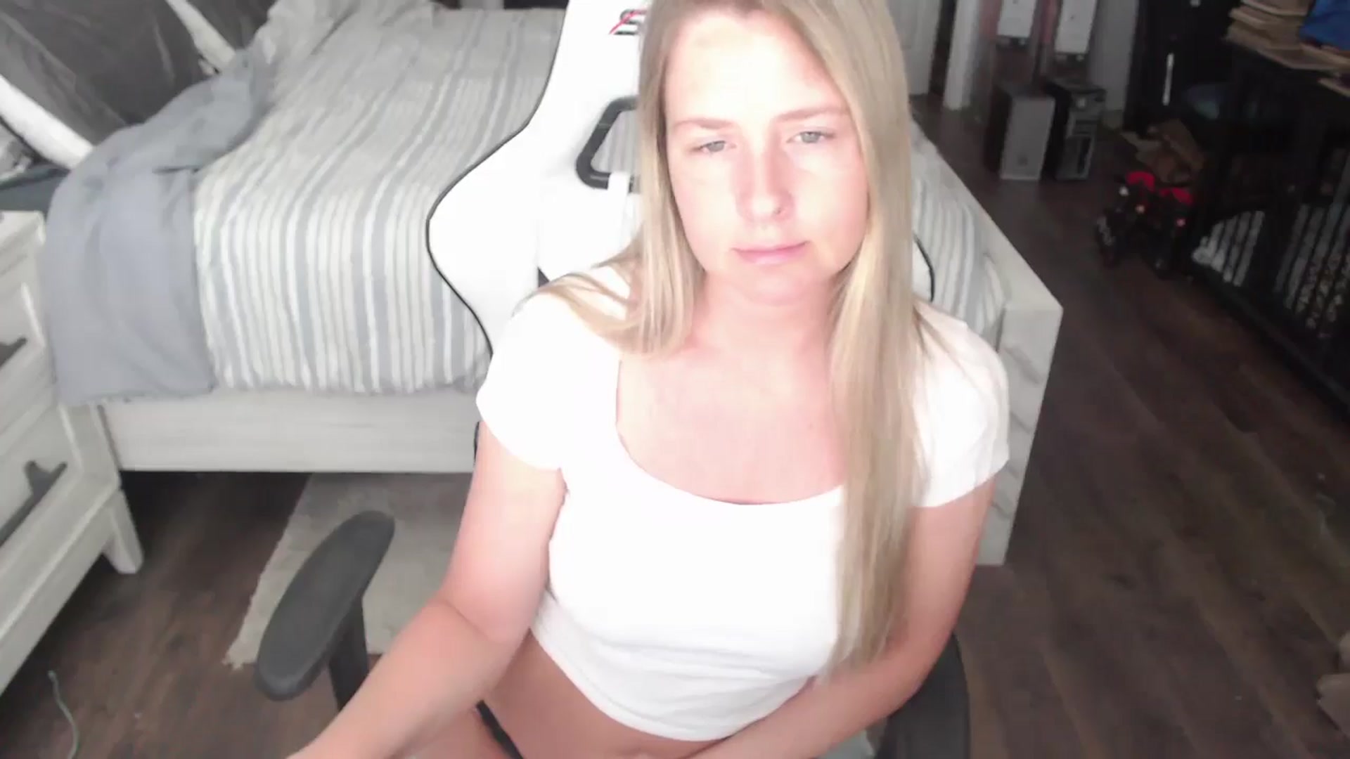 Gallery image thumbnail from ZenZoey's myfreecams stream on, 06/24/2025, 15:50 image 18 of 20