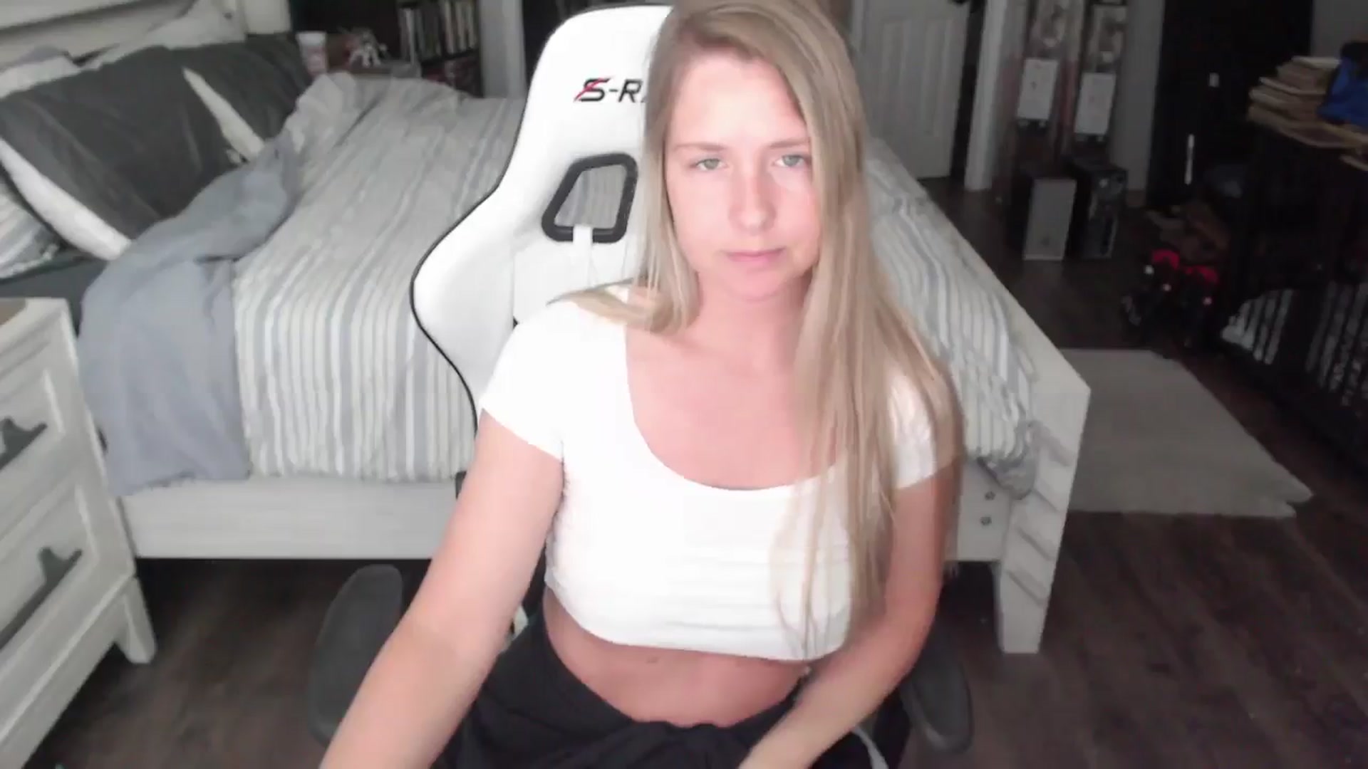 Gallery image thumbnail from ZenZoey's myfreecams stream on, 06/24/2025, 16:52 image 15 of 20