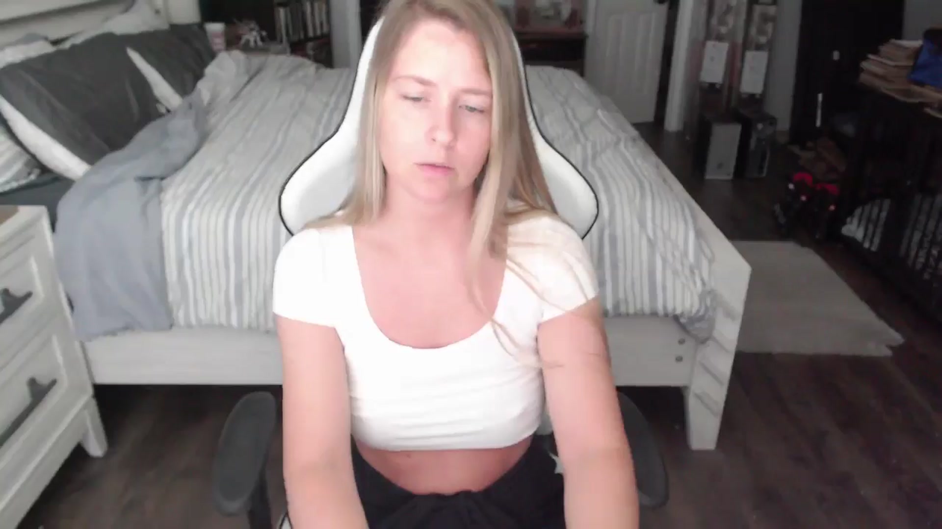 Gallery image thumbnail from ZenZoey's myfreecams stream on, 06/24/2025, 16:52 image 14 of 20
