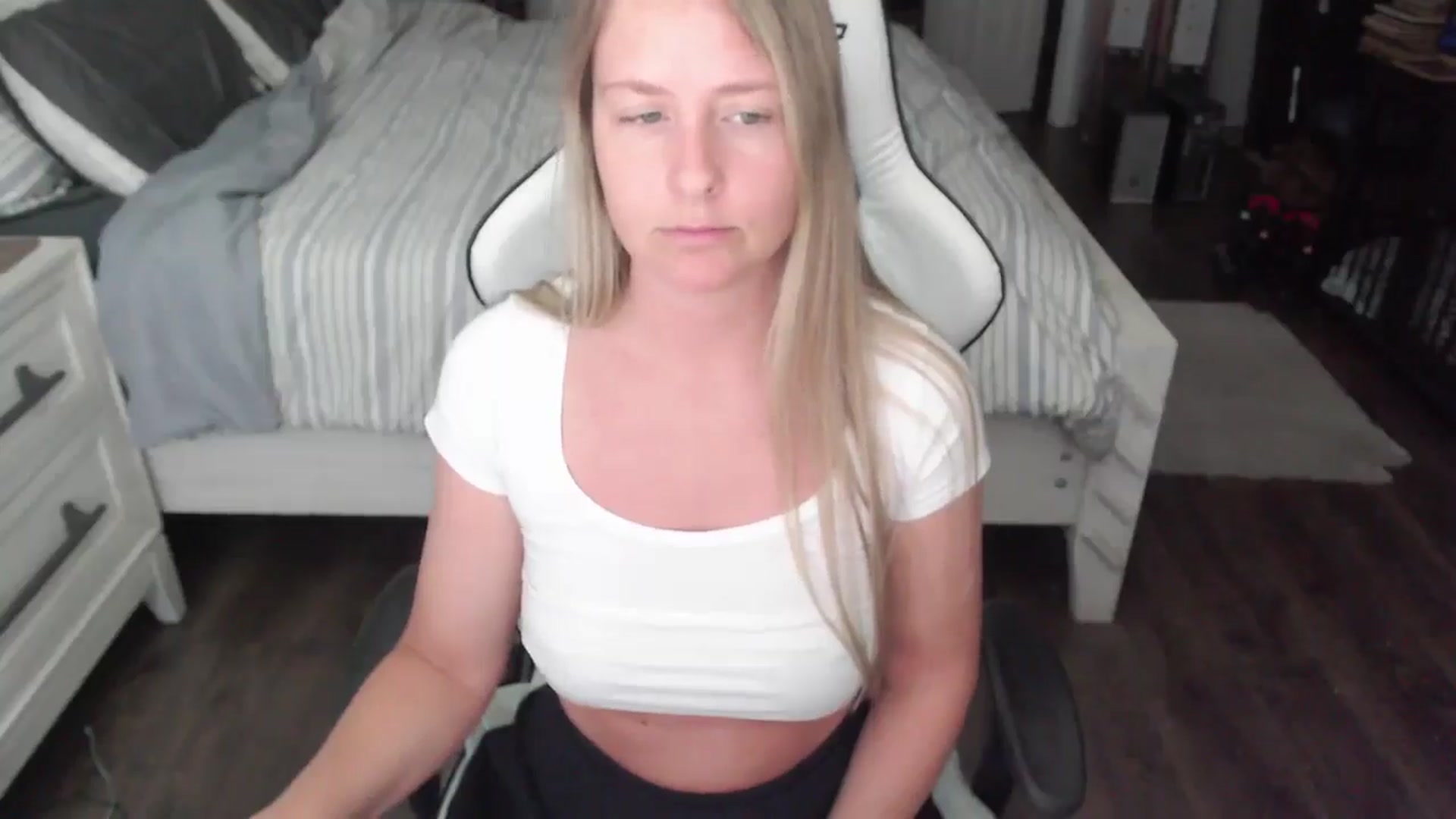 Gallery image thumbnail from ZenZoey's myfreecams stream on, 06/24/2025, 17:52 image 2 of 20