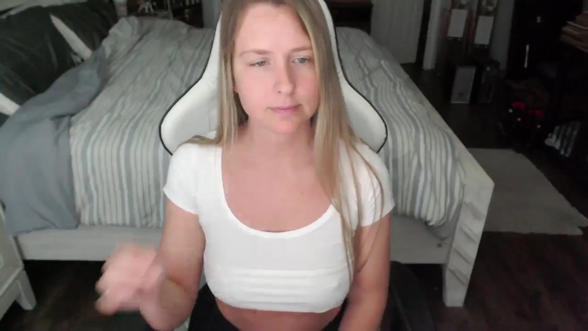 Gallery image thumbnail from ZenZoey's myfreecams stream on, 06/24/2025, 17:52 image 20 of 20