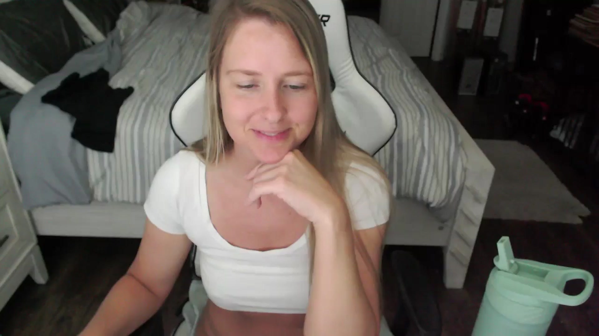 Gallery image thumbnail from ZenZoey's myfreecams stream on, 06/24/2025, 18:41 image 12 of 20