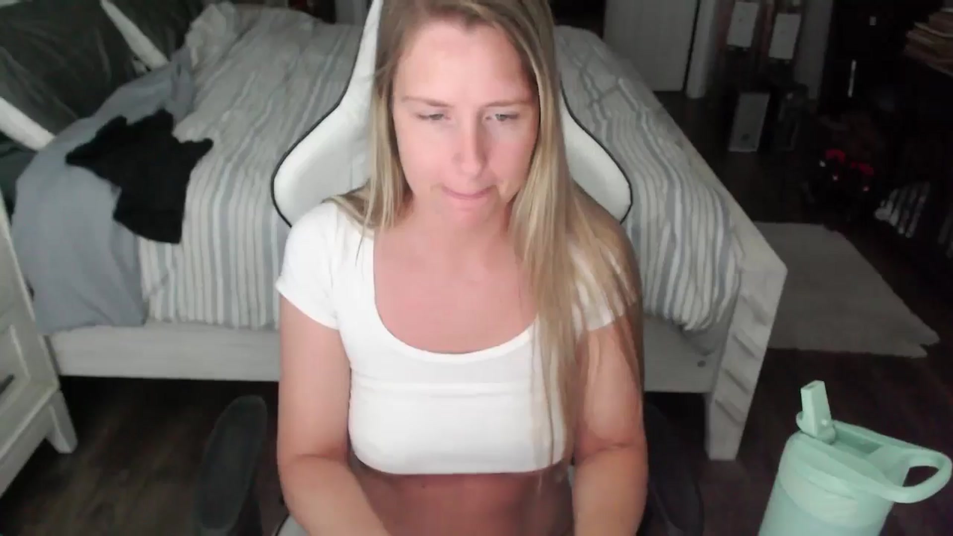 Gallery image thumbnail from ZenZoey's myfreecams stream on, 06/24/2025, 18:41 image 17 of 20