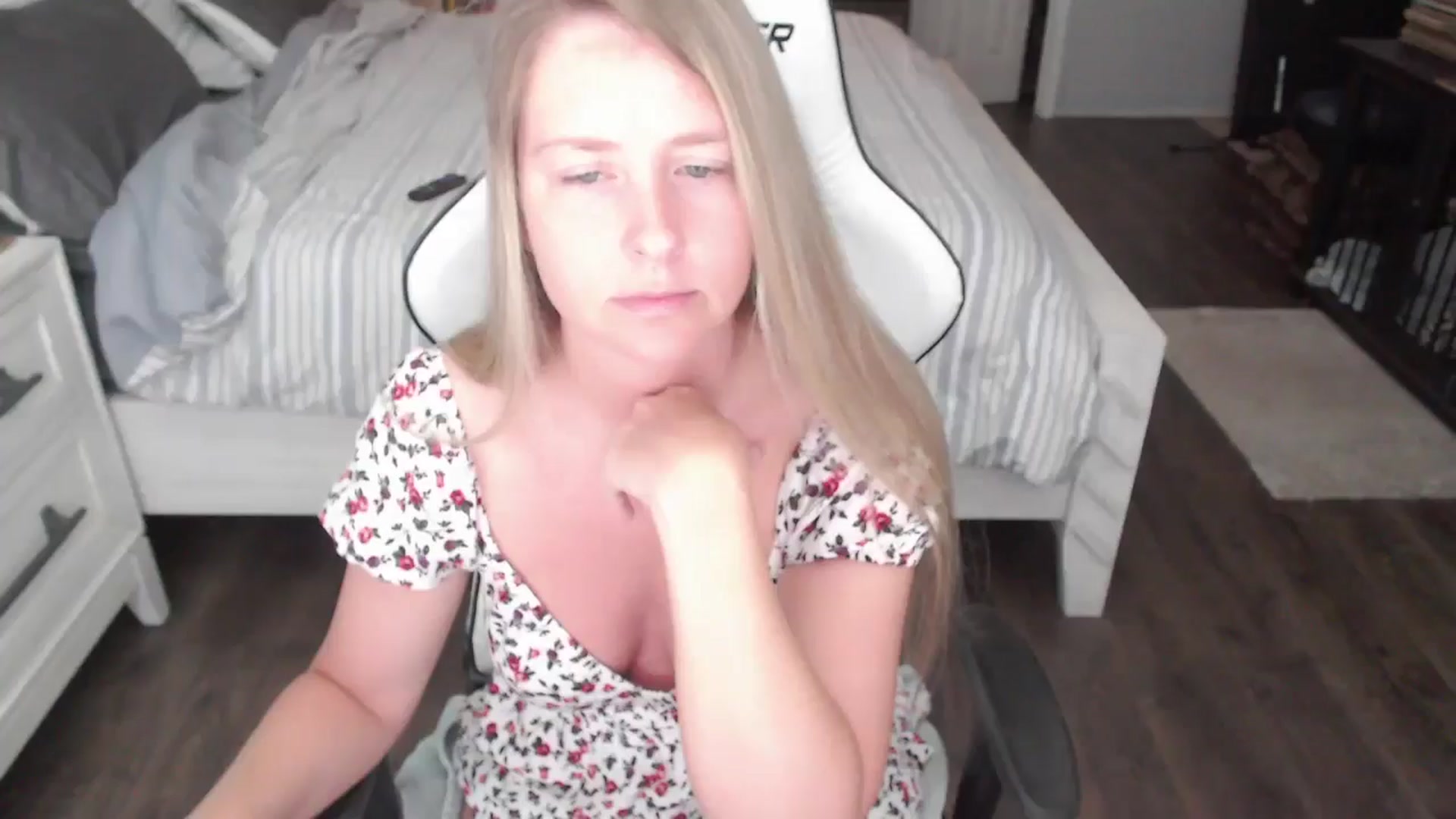 Gallery image thumbnail from ZenZoey's myfreecams stream on, 06/25/2025, 17:05 image 3 of 20
