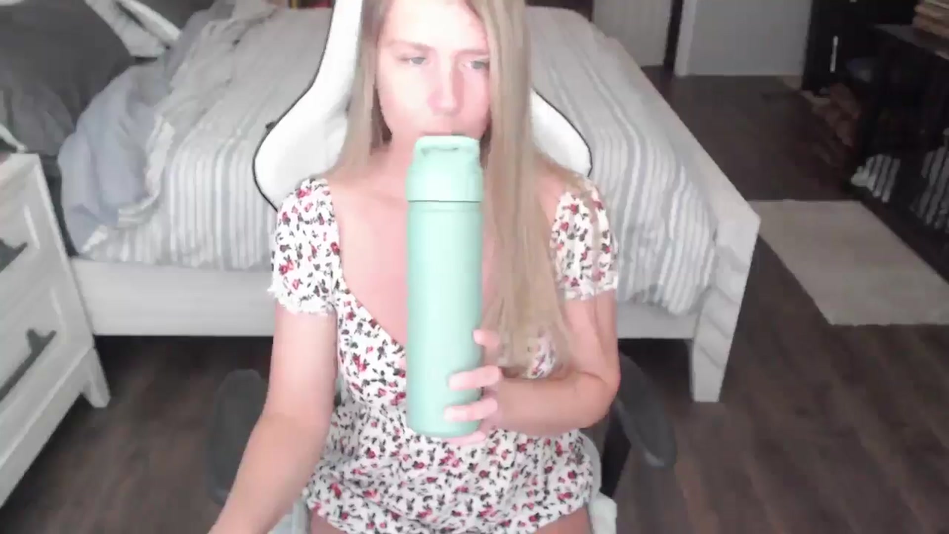 Gallery image thumbnail from ZenZoey's myfreecams stream on, 06/25/2025, 17:05 image 18 of 20