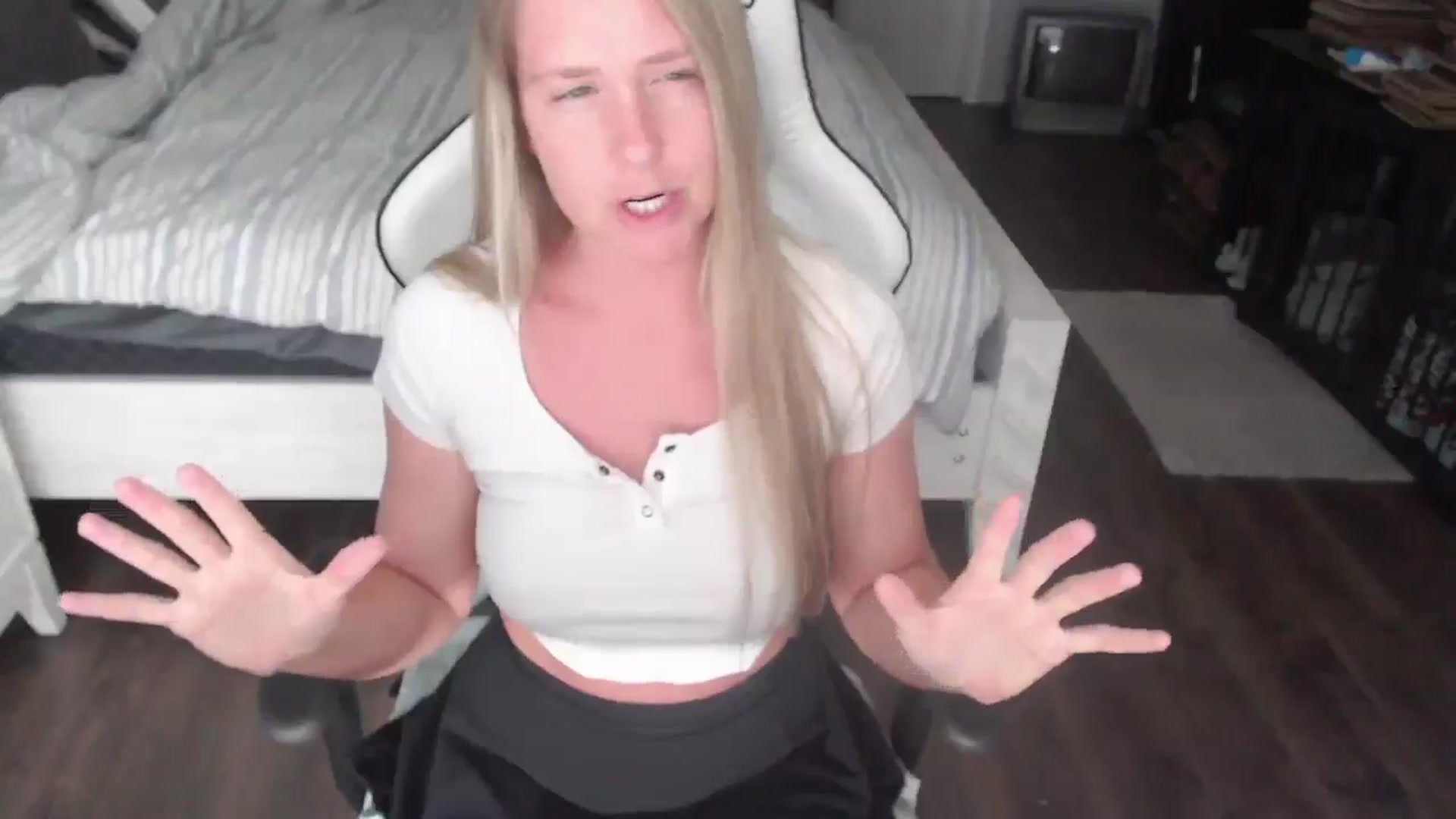 Gallery image thumbnail from ZenZoey's myfreecams stream on, 06/27/2025, 16:30 image 4 of 20
