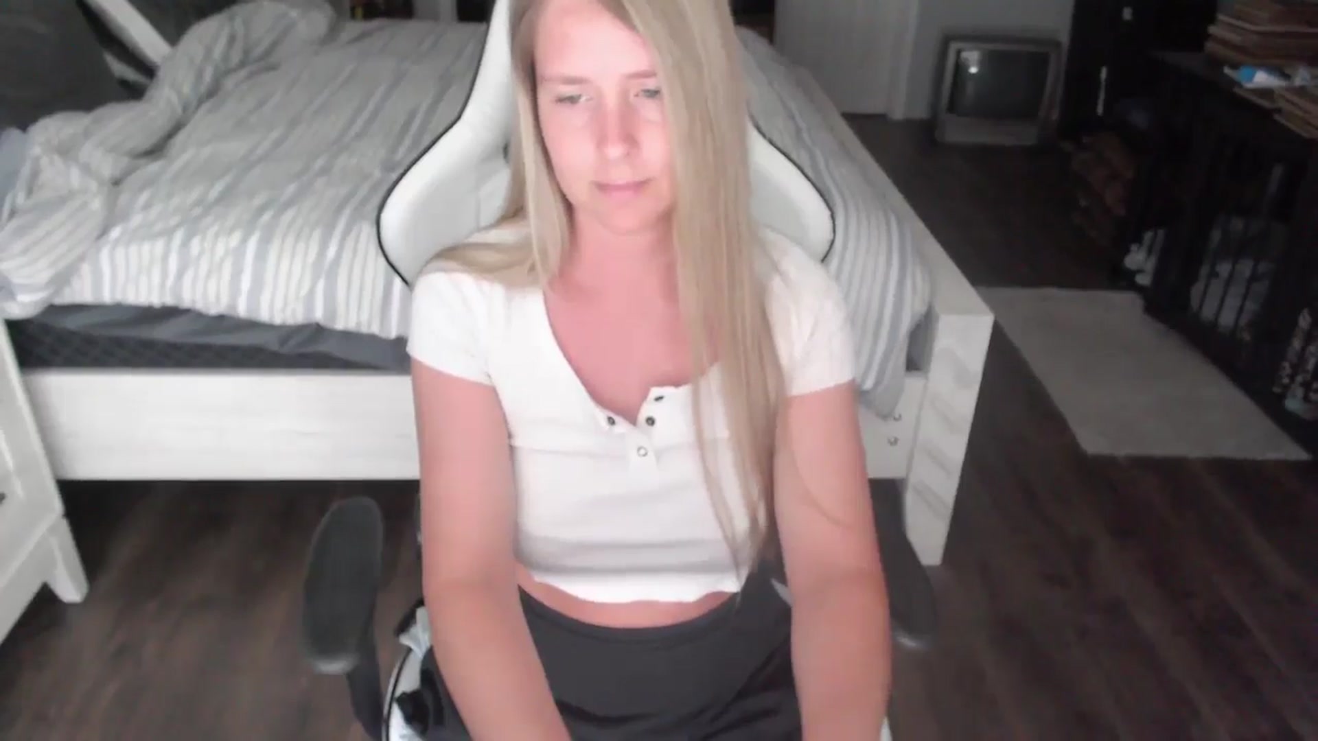 Gallery image thumbnail from ZenZoey's myfreecams stream on, 06/27/2025, 16:30 image 9 of 20