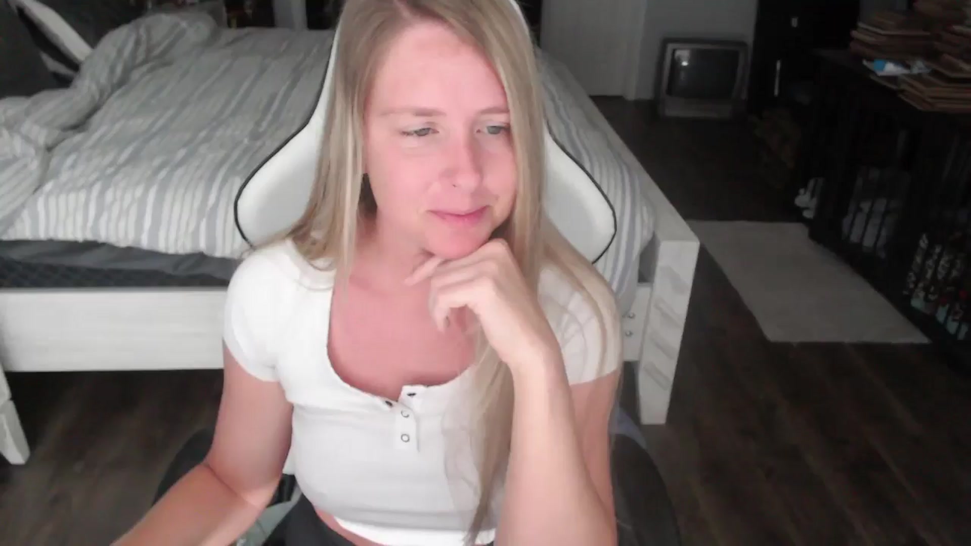 Gallery image thumbnail from ZenZoey's myfreecams stream on, 06/27/2025, 16:30 image 1 of 20