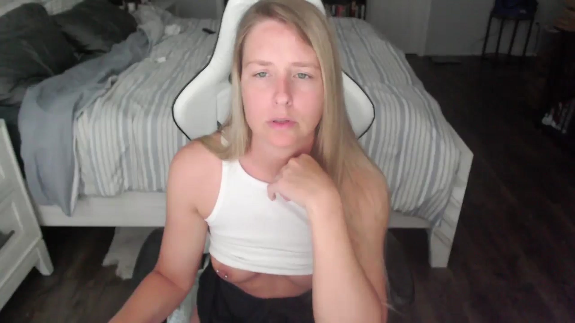 Gallery image thumbnail from ZenZoey's myfreecams stream on, 06/30/2025, 15:38 image 11 of 20