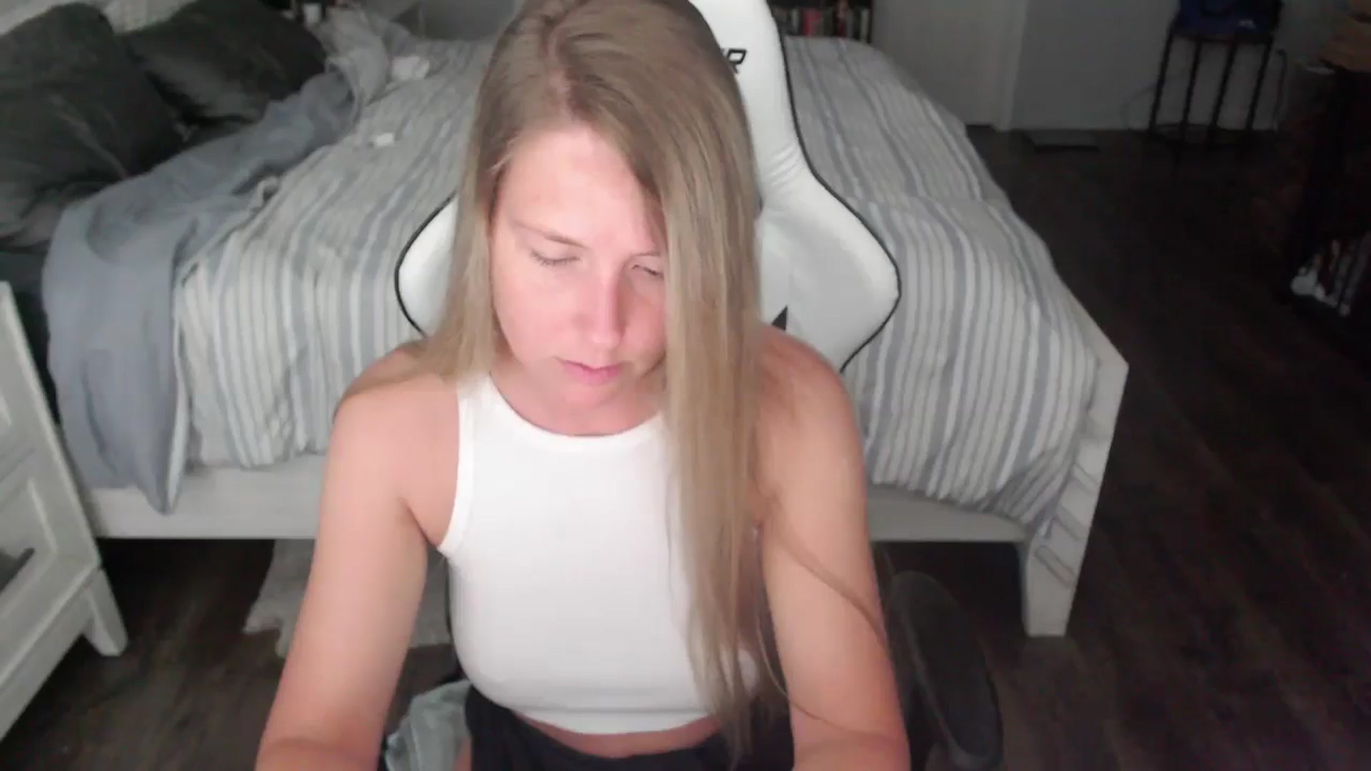 Gallery image thumbnail from ZenZoey's myfreecams stream on, 06/30/2025, 15:38 image 20 of 20