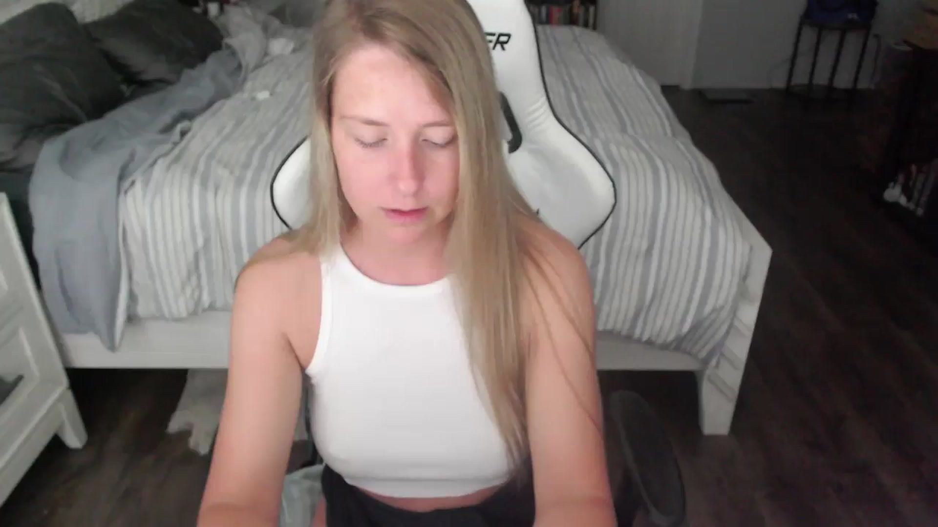 Gallery image thumbnail from ZenZoey's myfreecams stream on, 06/30/2025, 15:38 image 17 of 20