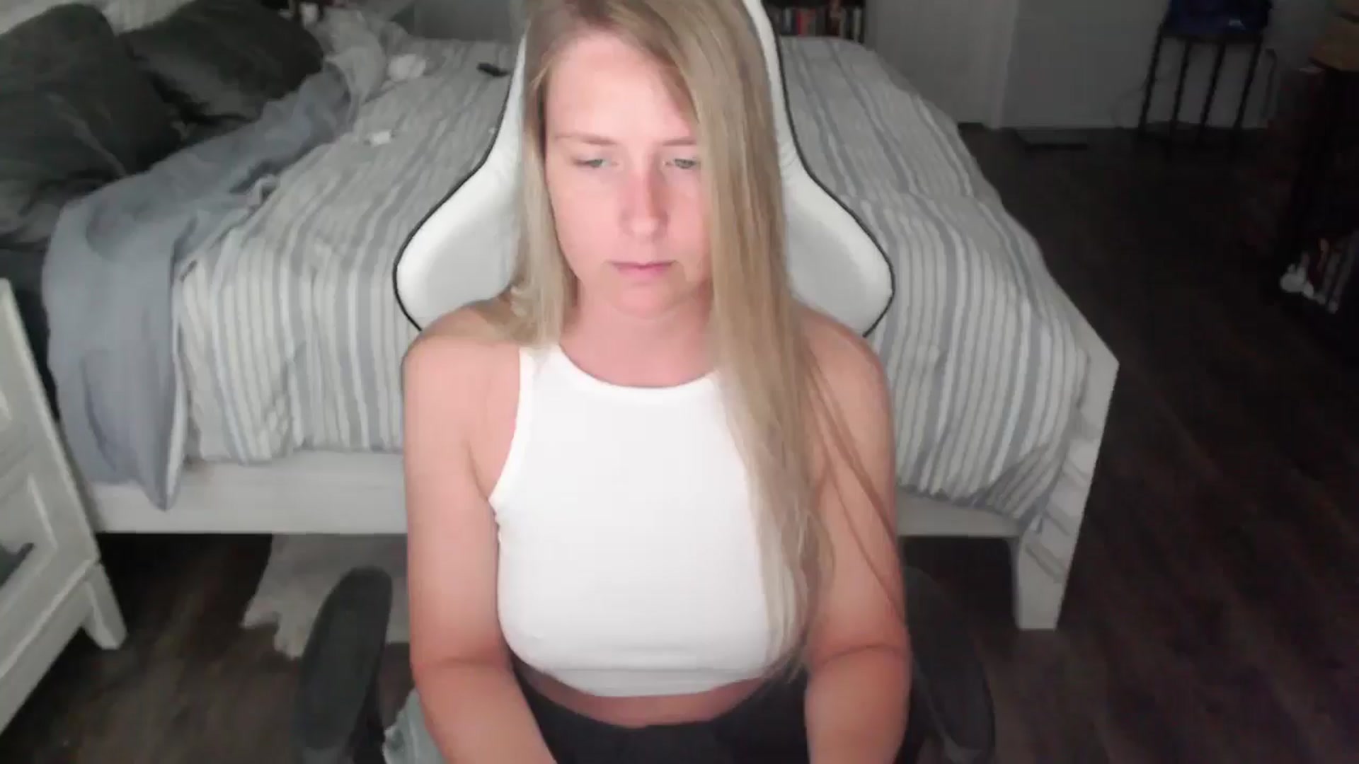 Gallery image thumbnail from ZenZoey's myfreecams stream on, 06/30/2025, 15:38 image 19 of 20