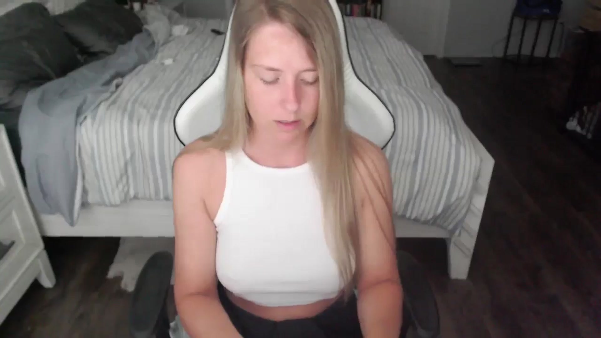 Gallery image thumbnail from ZenZoey's myfreecams stream on, 06/30/2025, 15:38 image 18 of 20