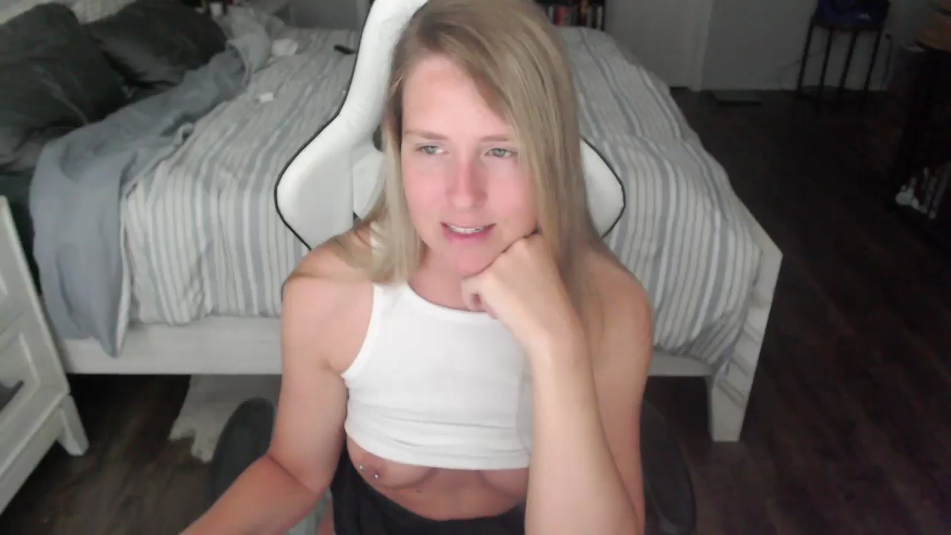 Gallery image thumbnail from ZenZoey's myfreecams stream on, 06/30/2025, 15:38 image 13 of 20