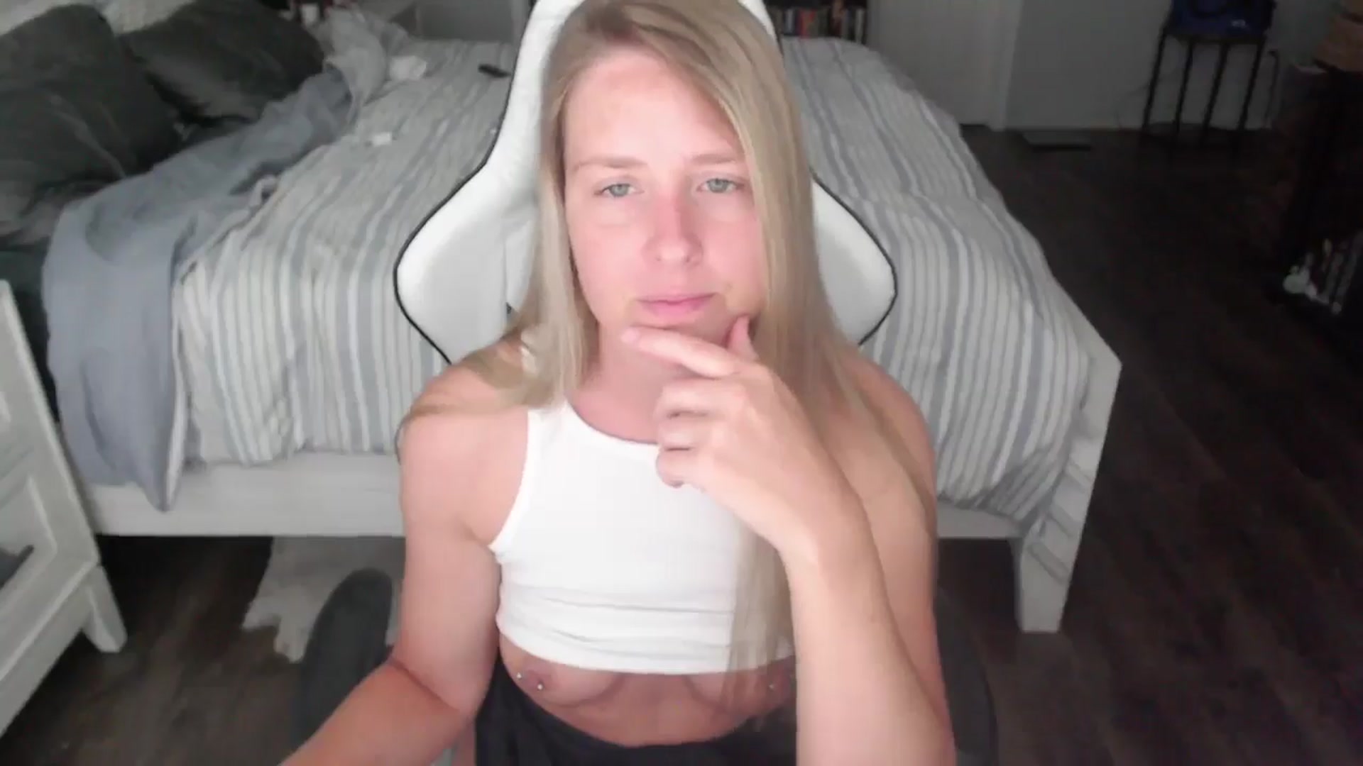 Gallery image thumbnail from ZenZoey's myfreecams stream on, 06/30/2025, 15:38 image 15 of 20