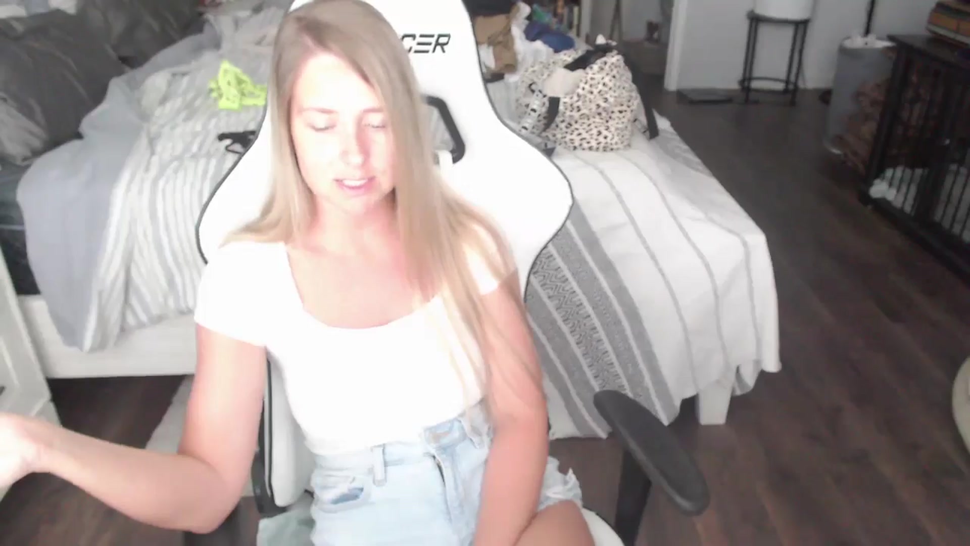 Gallery image thumbnail from ZenZoey's myfreecams stream on, 07/07/2025, 15:47 image 9 of 20