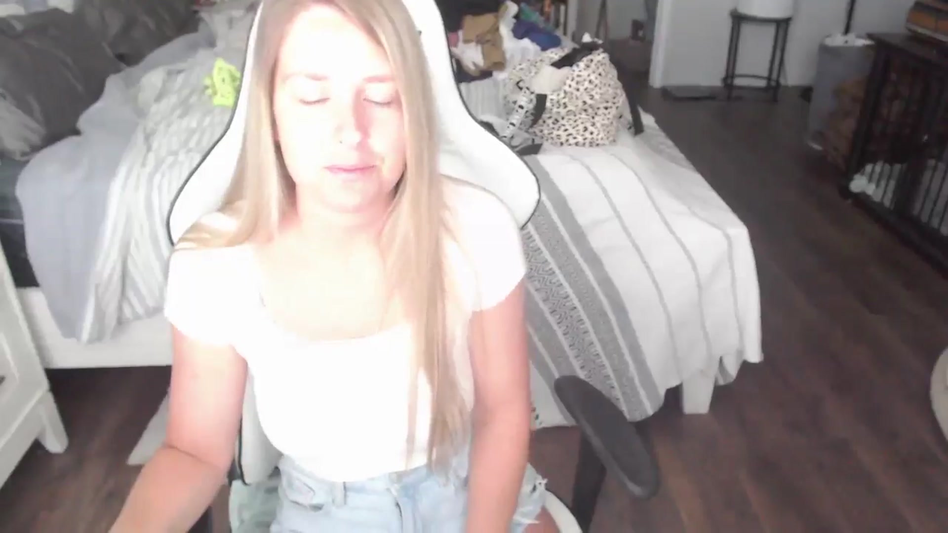 Gallery image thumbnail from ZenZoey's myfreecams stream on, 07/07/2025, 15:47 image 13 of 20