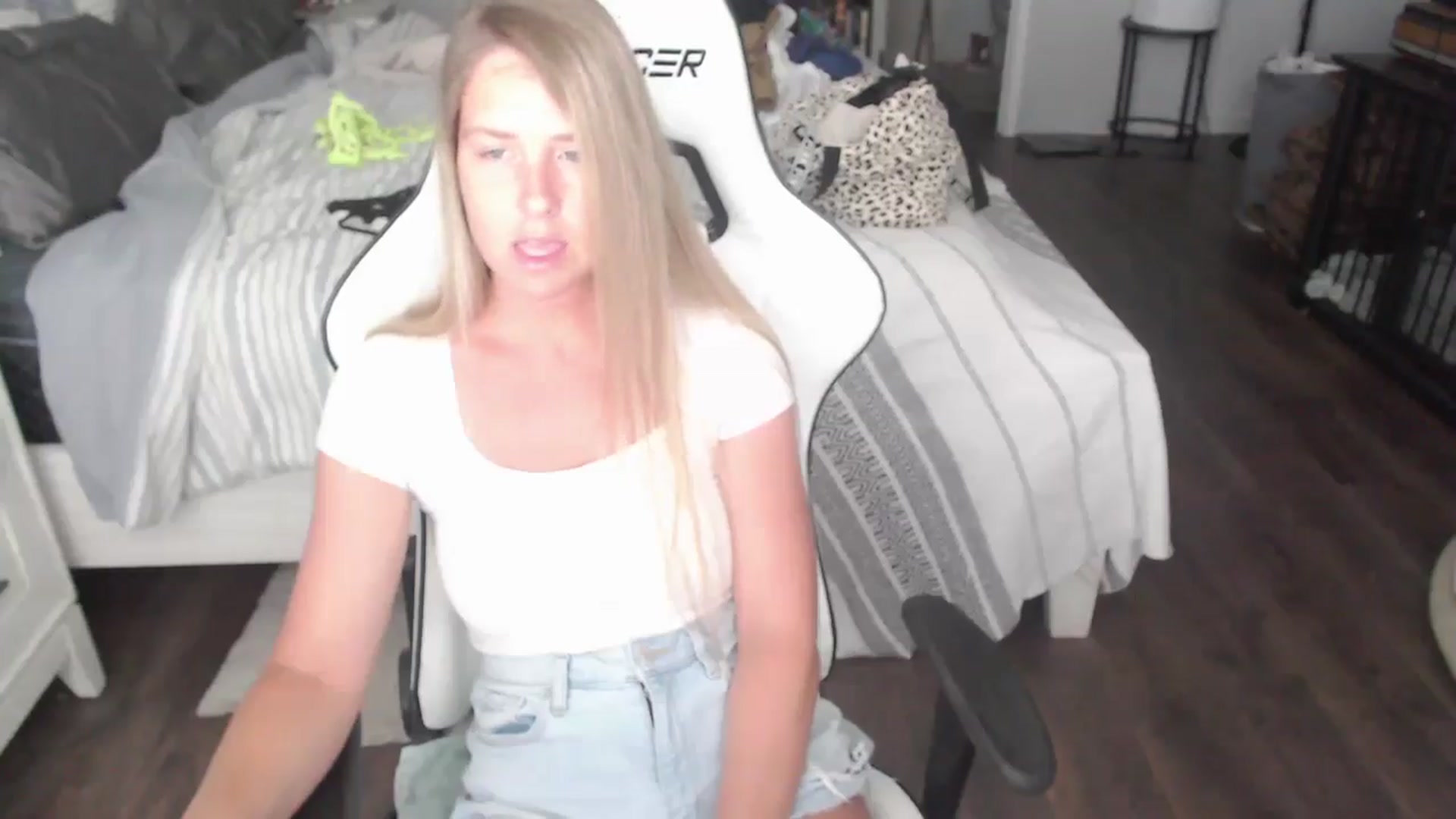Gallery image thumbnail from ZenZoey's myfreecams stream on, 07/07/2025, 15:47 image 6 of 20
