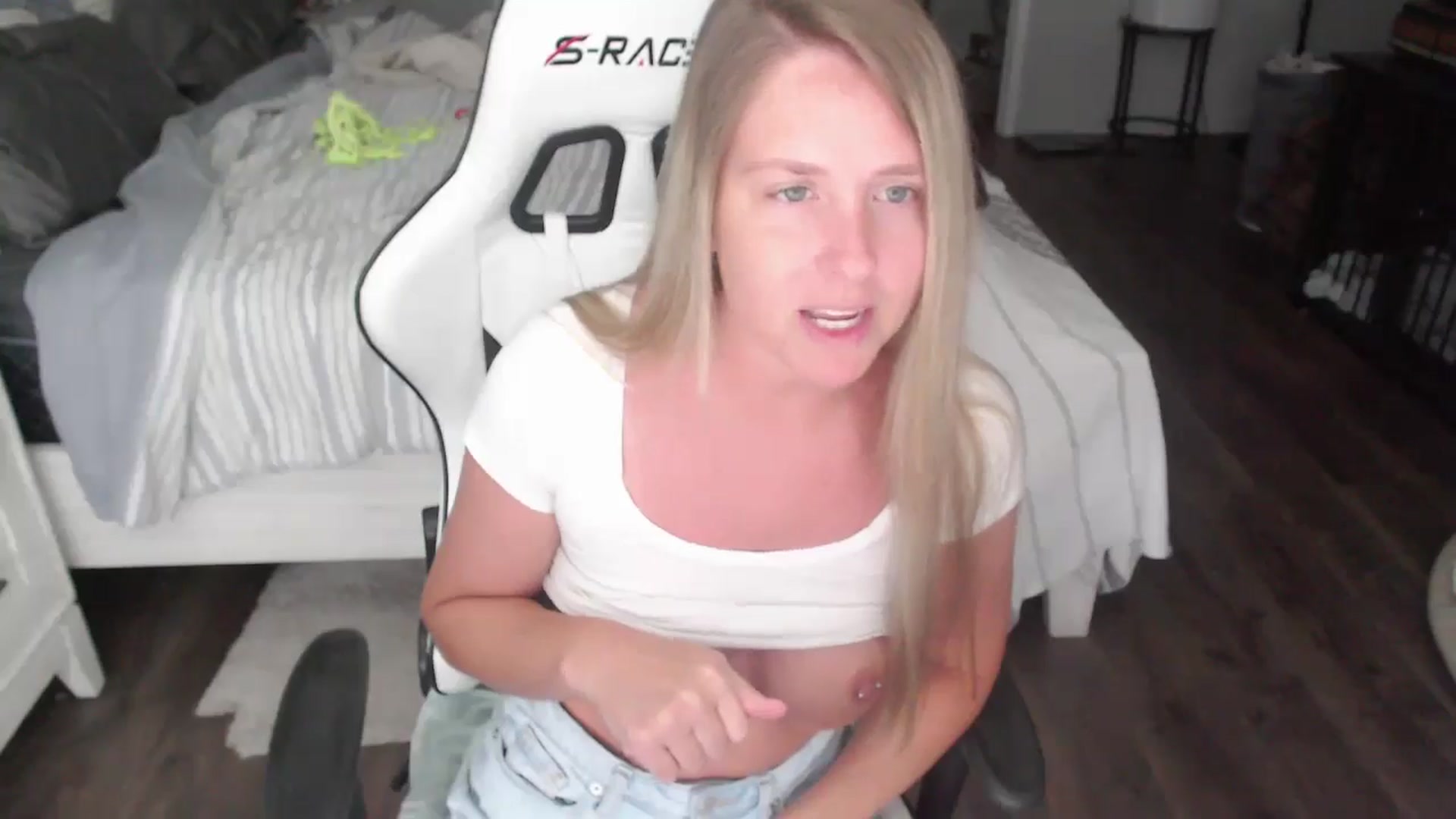 Gallery image thumbnail from ZenZoey's myfreecams stream on, 07/07/2025, 15:47 image 19 of 20
