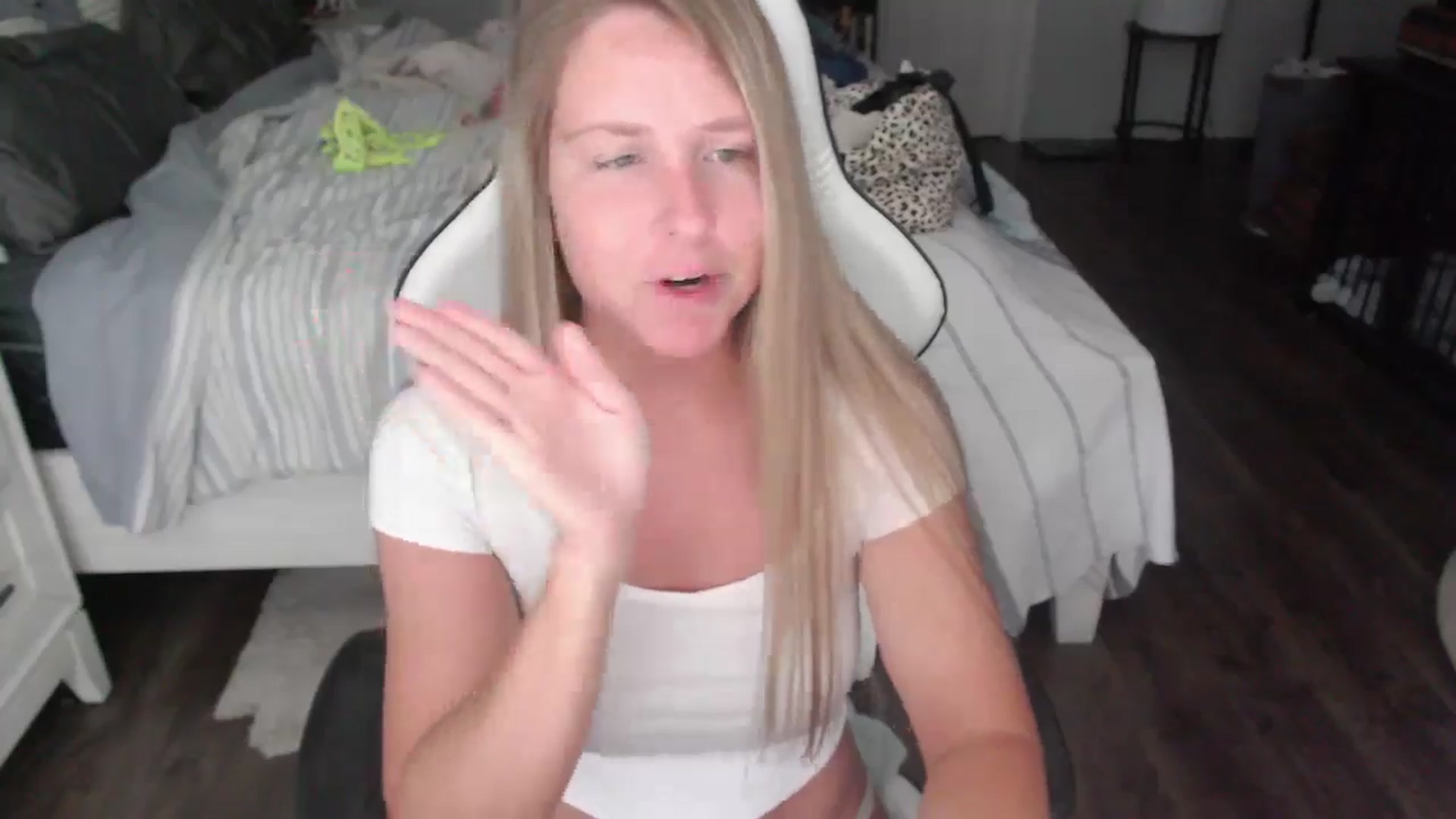 Gallery image thumbnail from ZenZoey's myfreecams stream on, 07/07/2025, 16:31 image 2 of 20