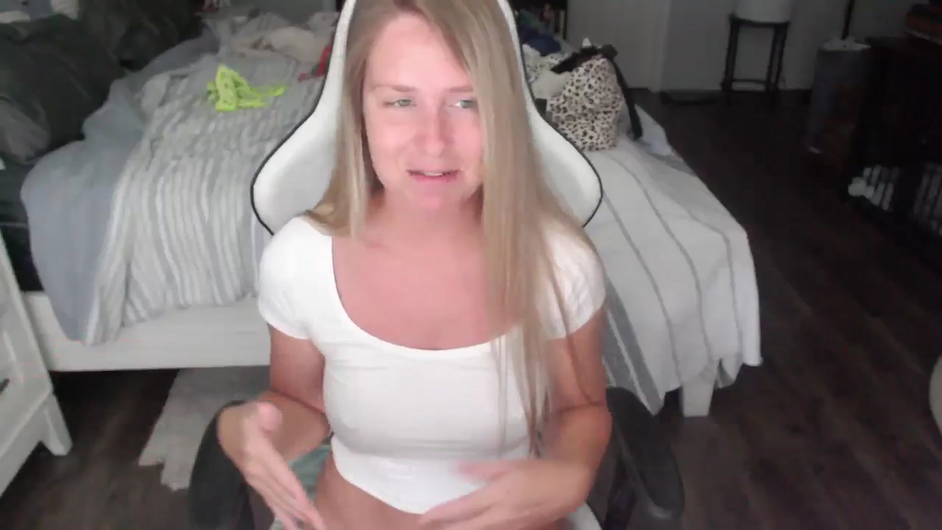 Gallery image thumbnail from ZenZoey's myfreecams stream on, 07/07/2025, 16:31 image 4 of 20