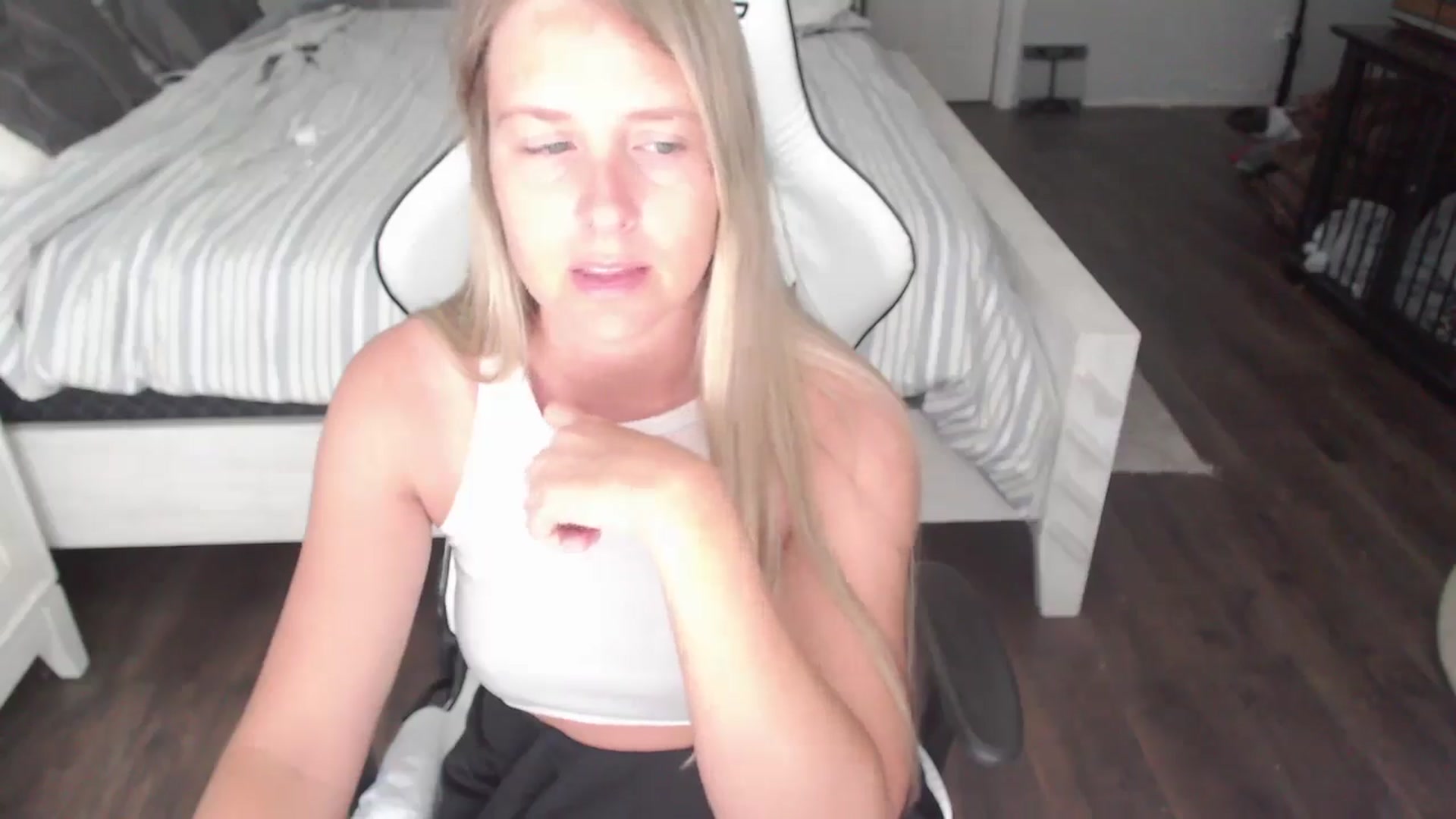 Gallery image thumbnail from ZenZoey's myfreecams stream on, 07/10/2025, 16:50 image 5 of 20