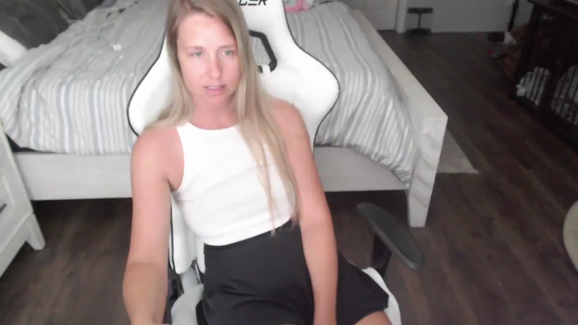 Gallery image thumbnail from ZenZoey's myfreecams stream on, 07/10/2025, 16:50 image 19 of 20