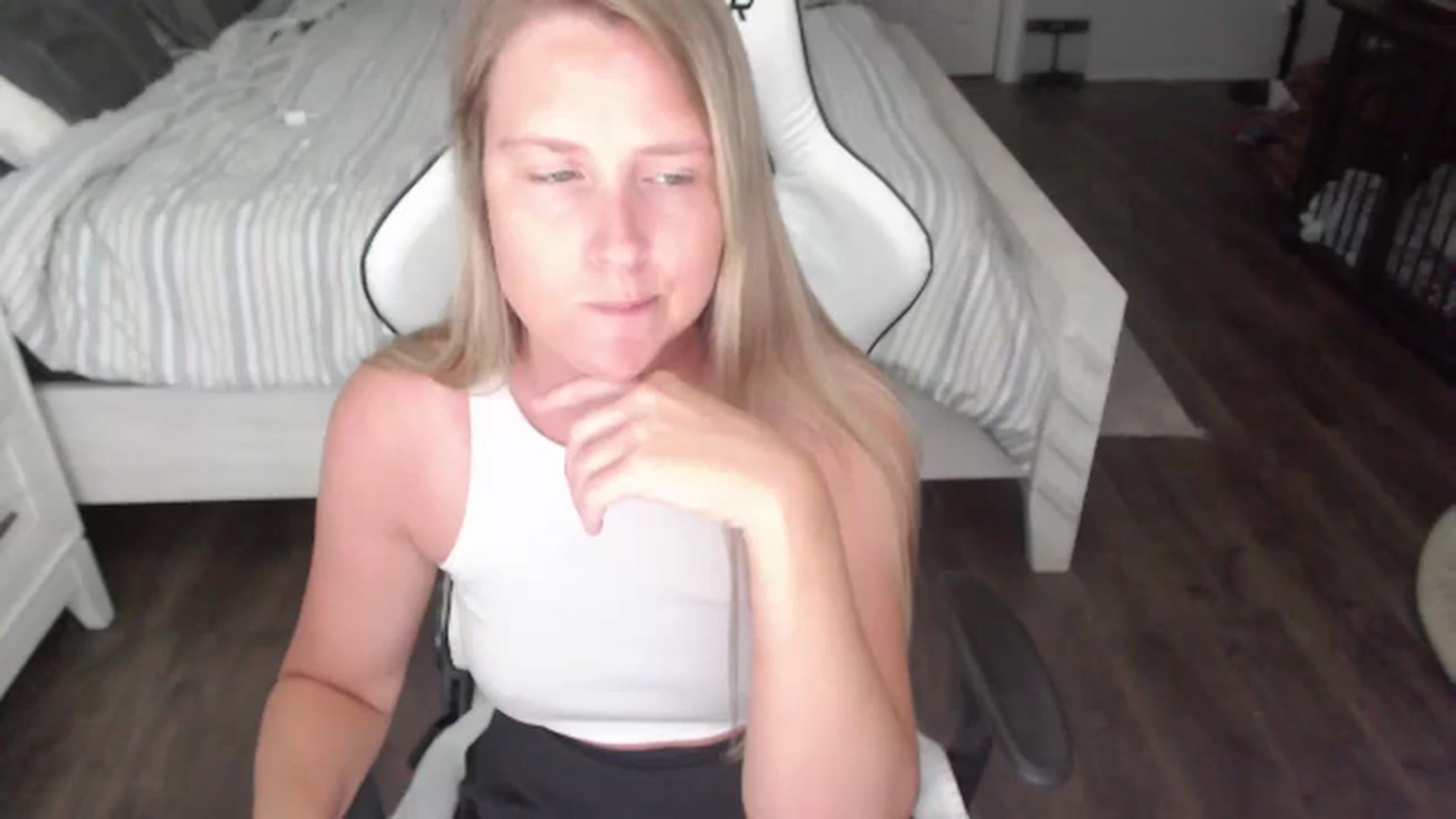 Gallery image thumbnail from ZenZoey's myfreecams stream on, 07/10/2025, 16:50 image 20 of 20