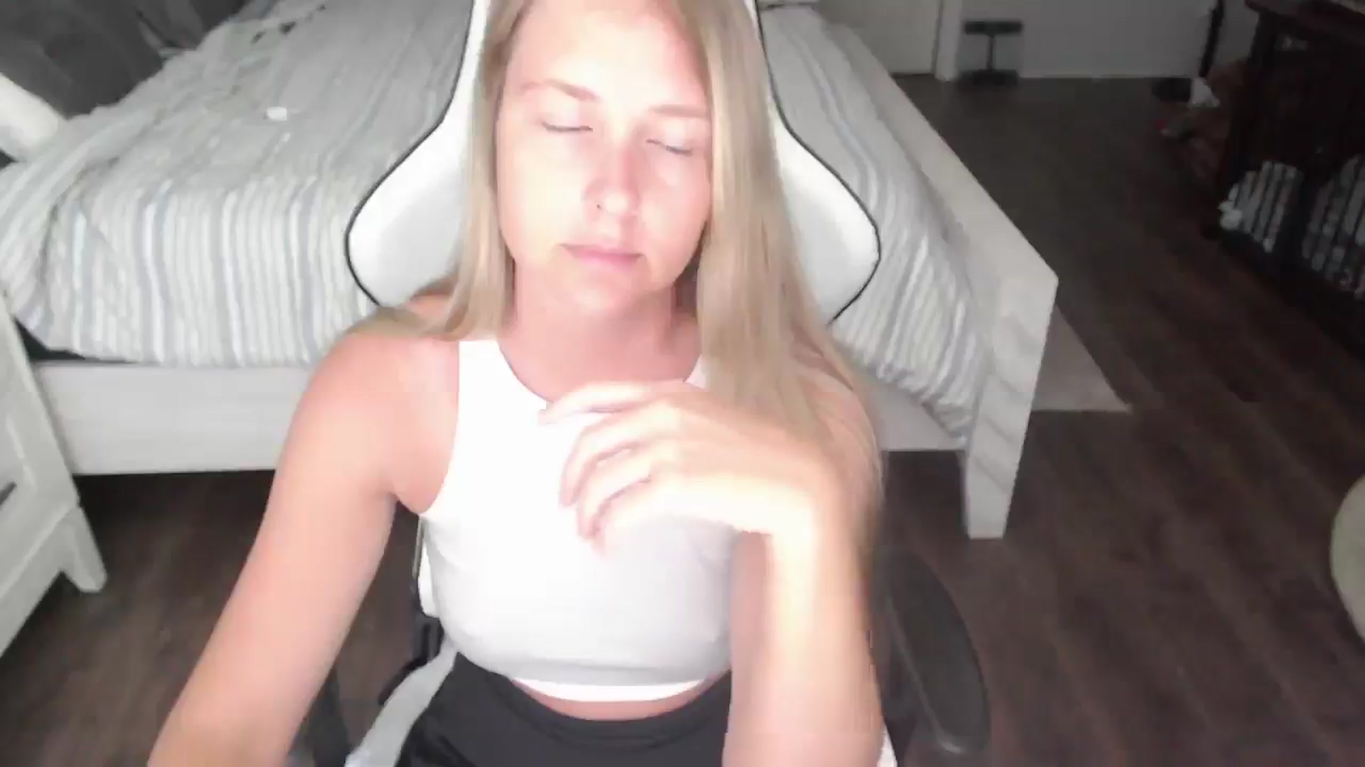 Gallery image thumbnail from ZenZoey's myfreecams stream on, 07/10/2025, 16:50 image 16 of 20